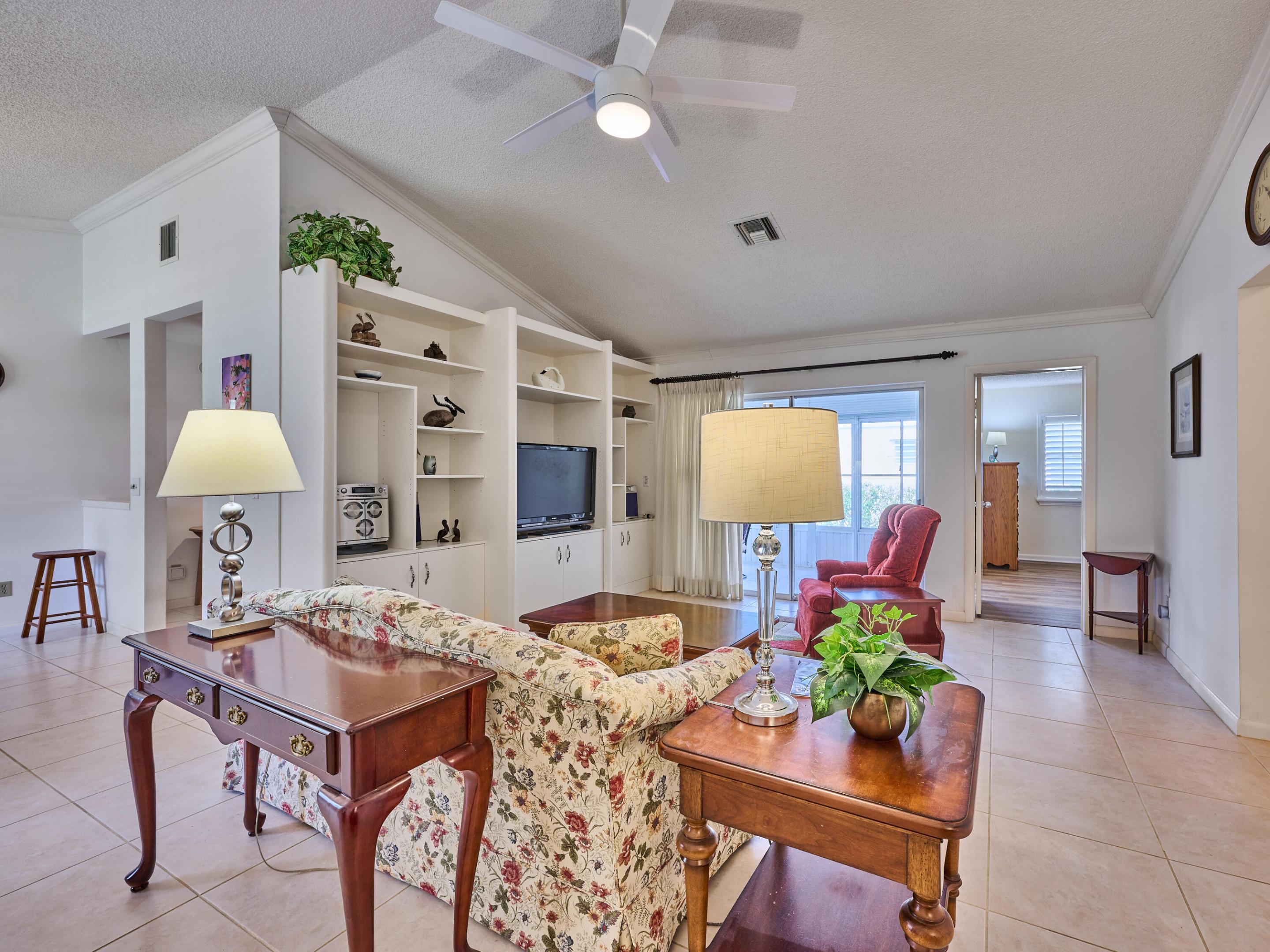 IROQUOIS PARK, Little Club - Residential