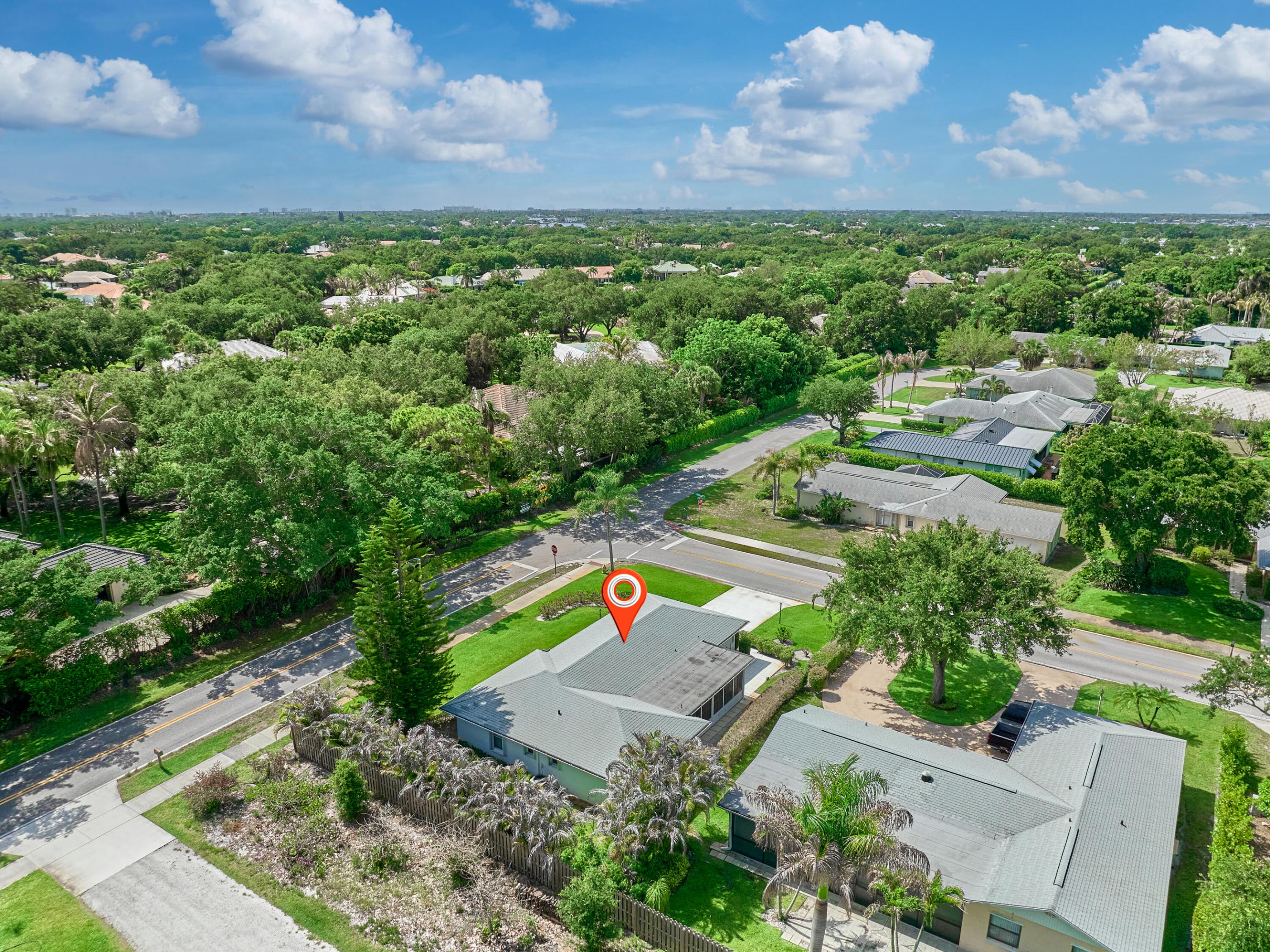 IROQUOIS PARK, Little Club - Residential