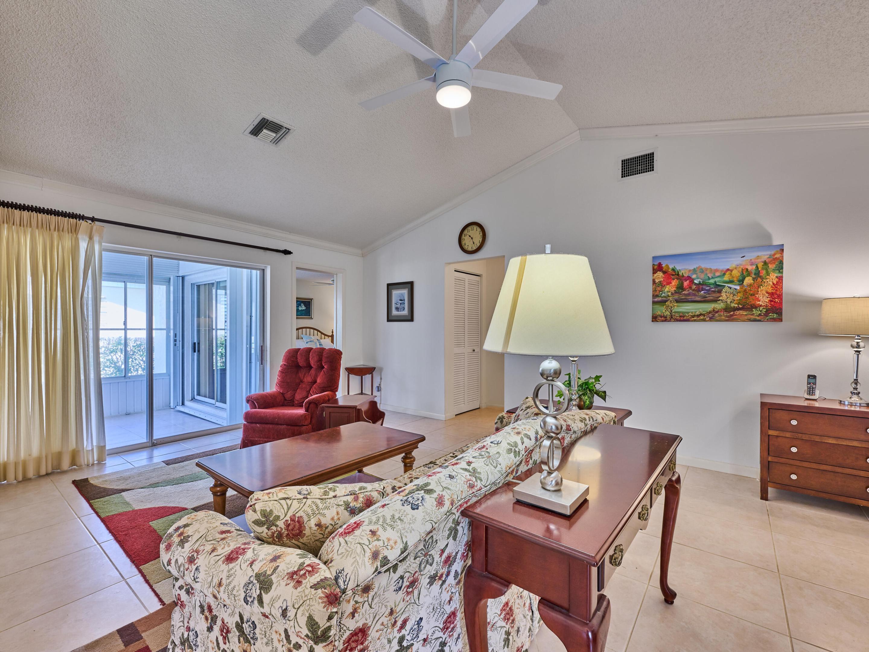 IROQUOIS PARK, Little Club - Residential
