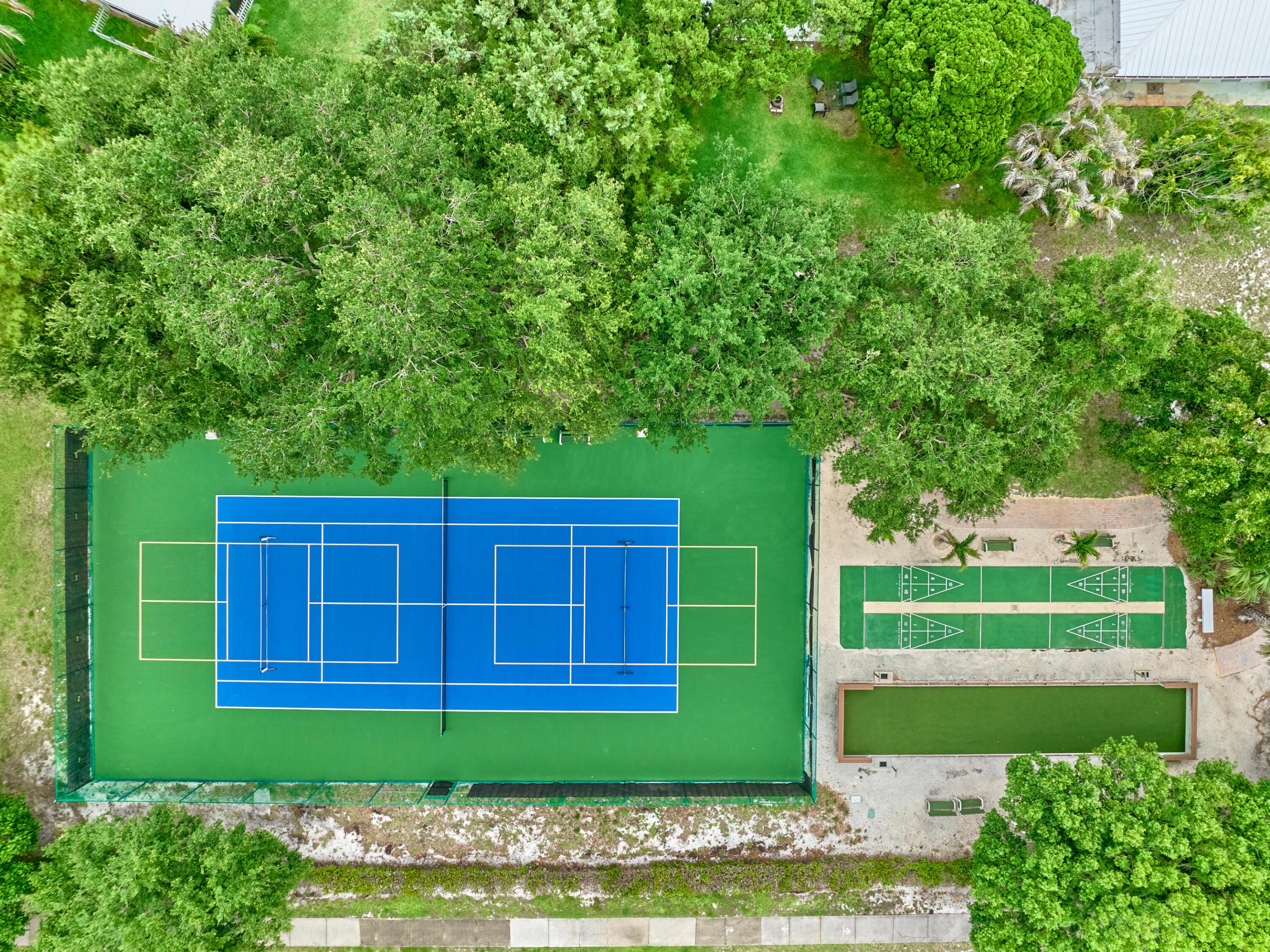 IROQUOIS PARK, Little Club - Residential