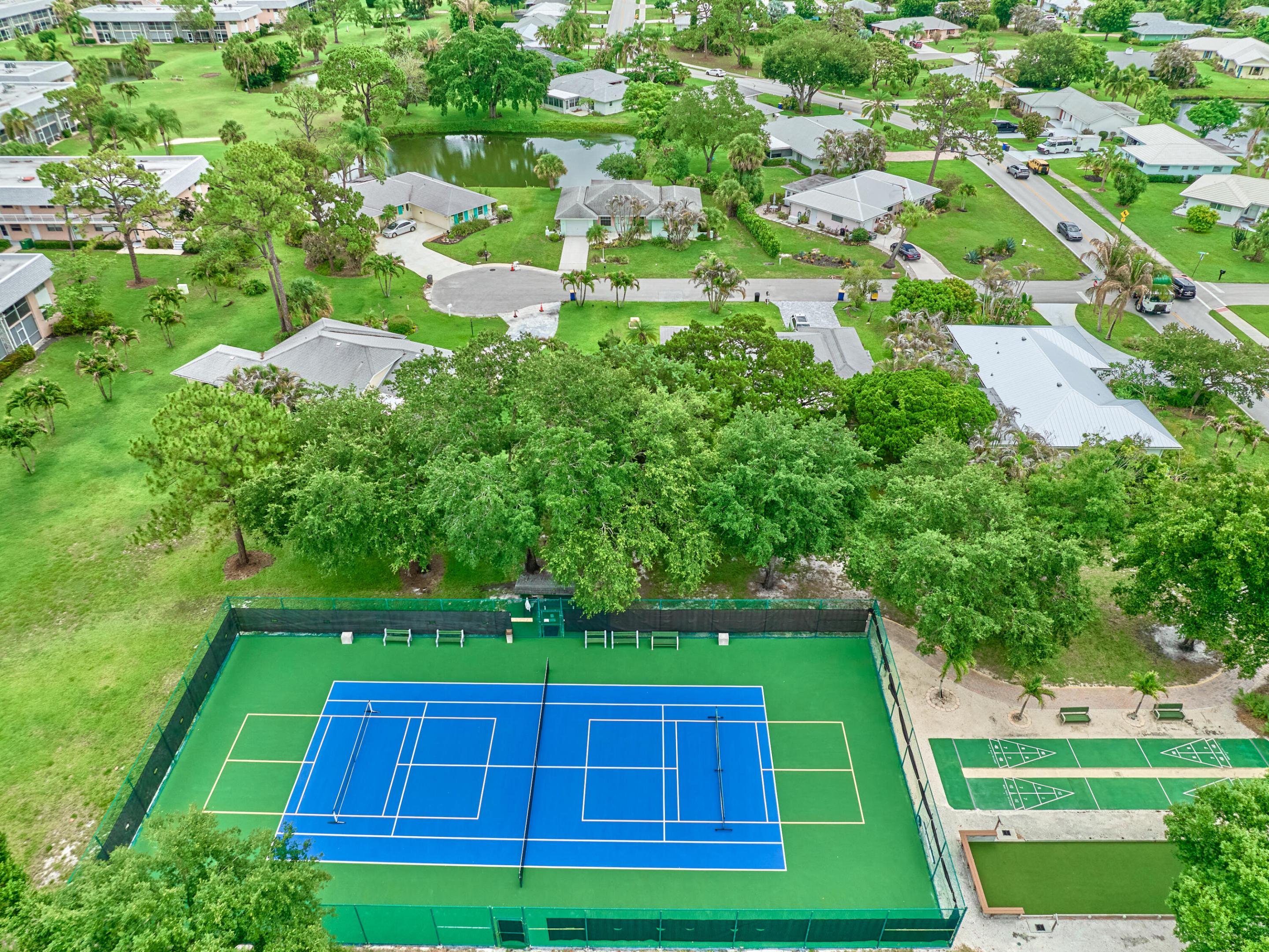 IROQUOIS PARK, Little Club - Residential