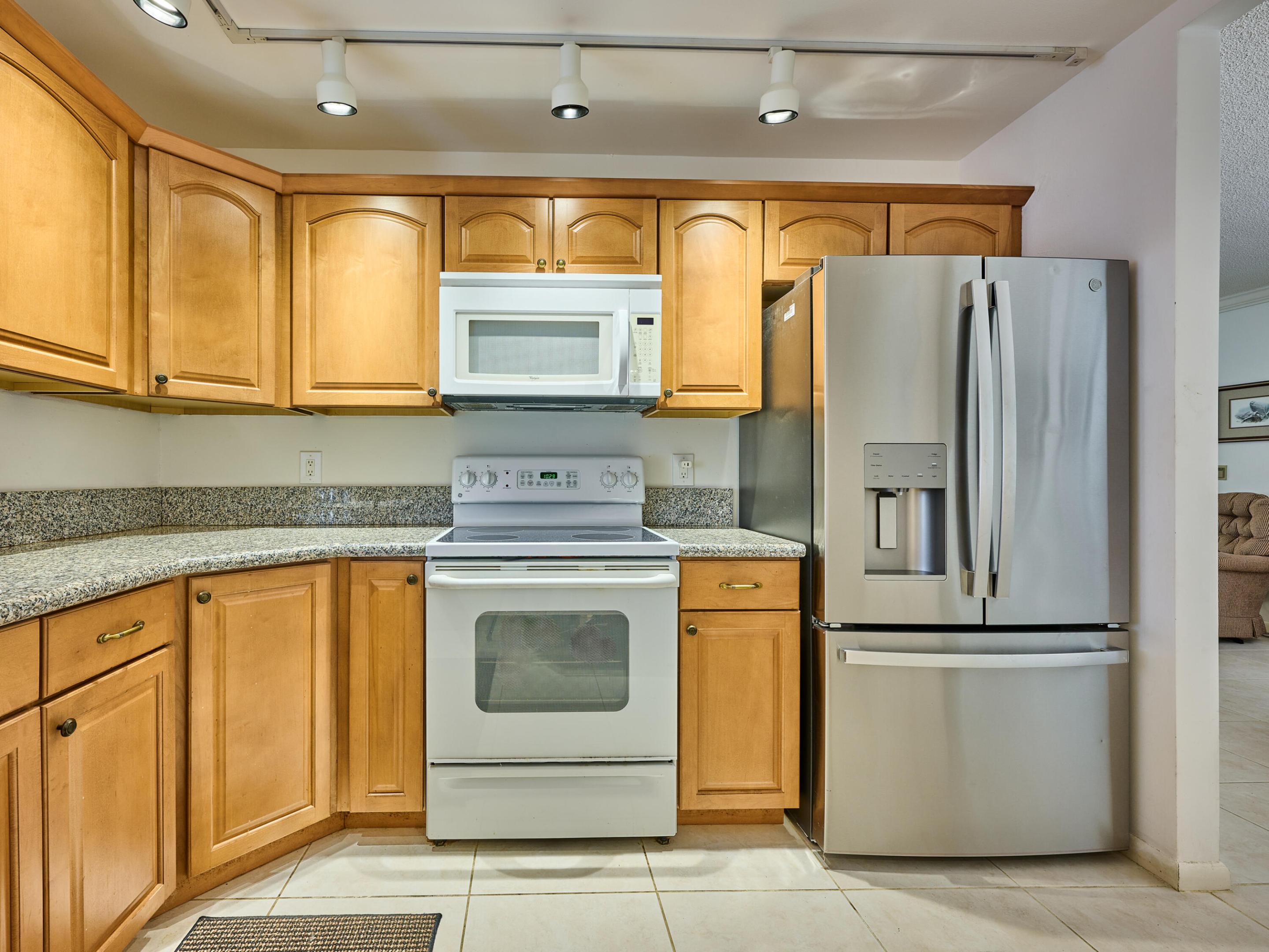 IROQUOIS PARK, Little Club - Residential