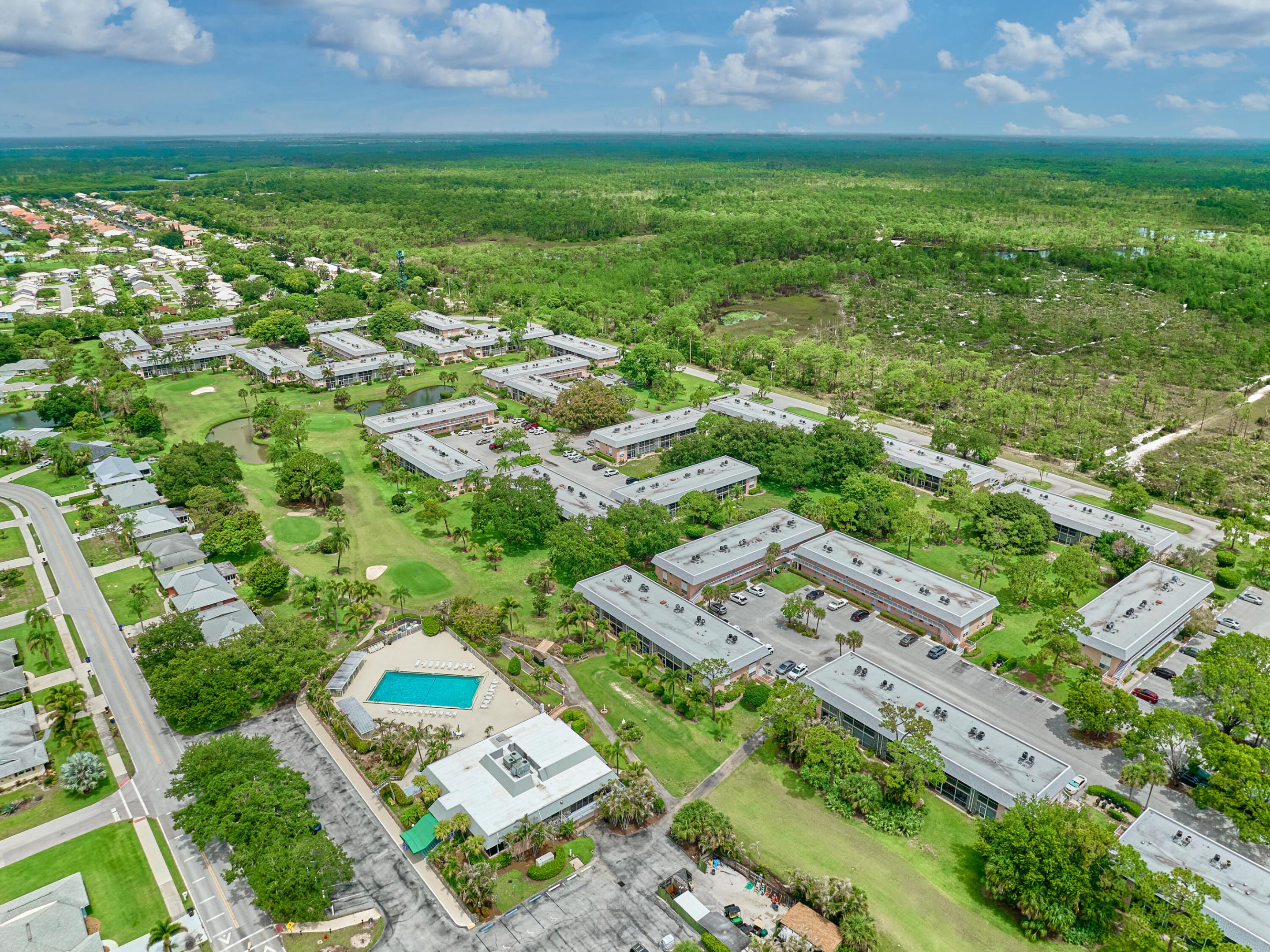 IROQUOIS PARK, Little Club - Residential