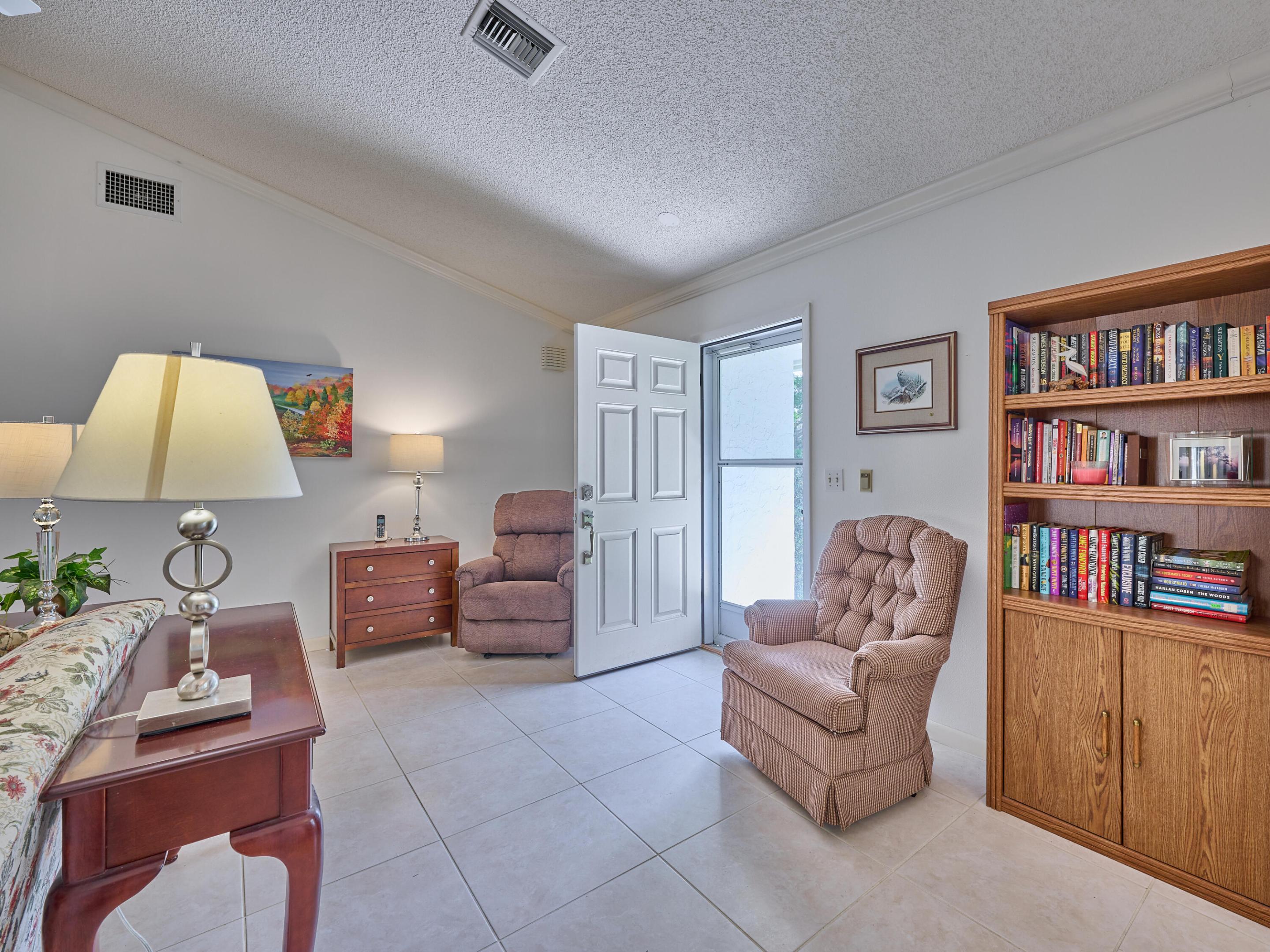 IROQUOIS PARK, Little Club - Residential