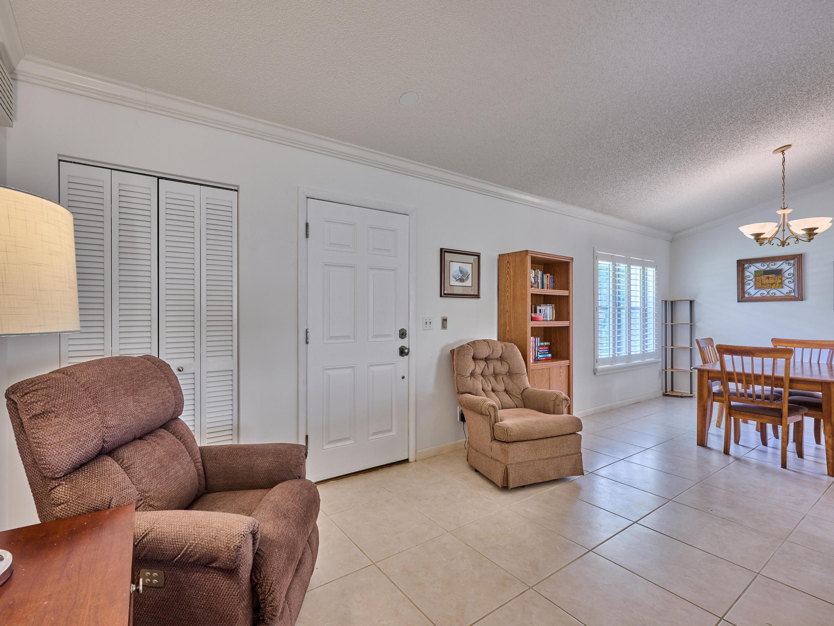 IROQUOIS PARK, Little Club - Residential