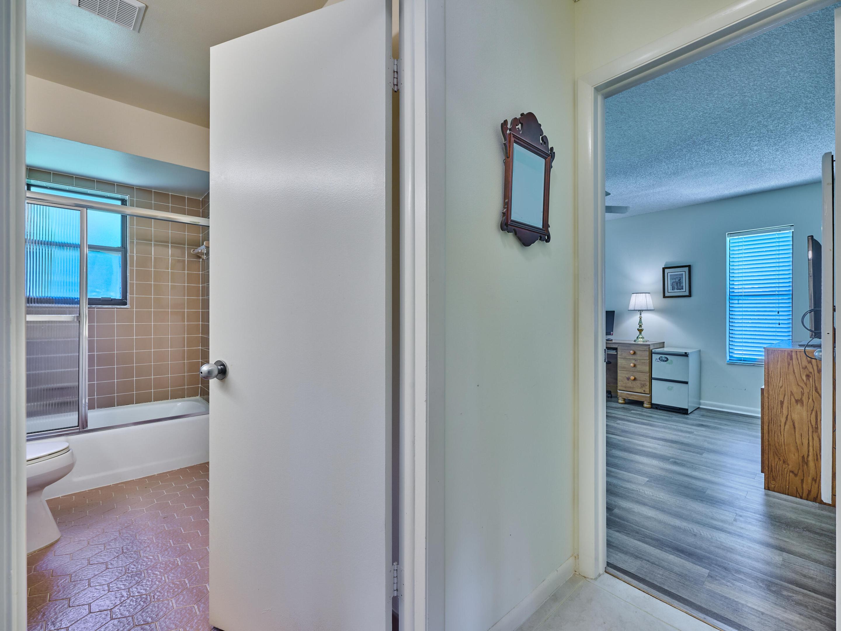IROQUOIS PARK, Little Club - Residential