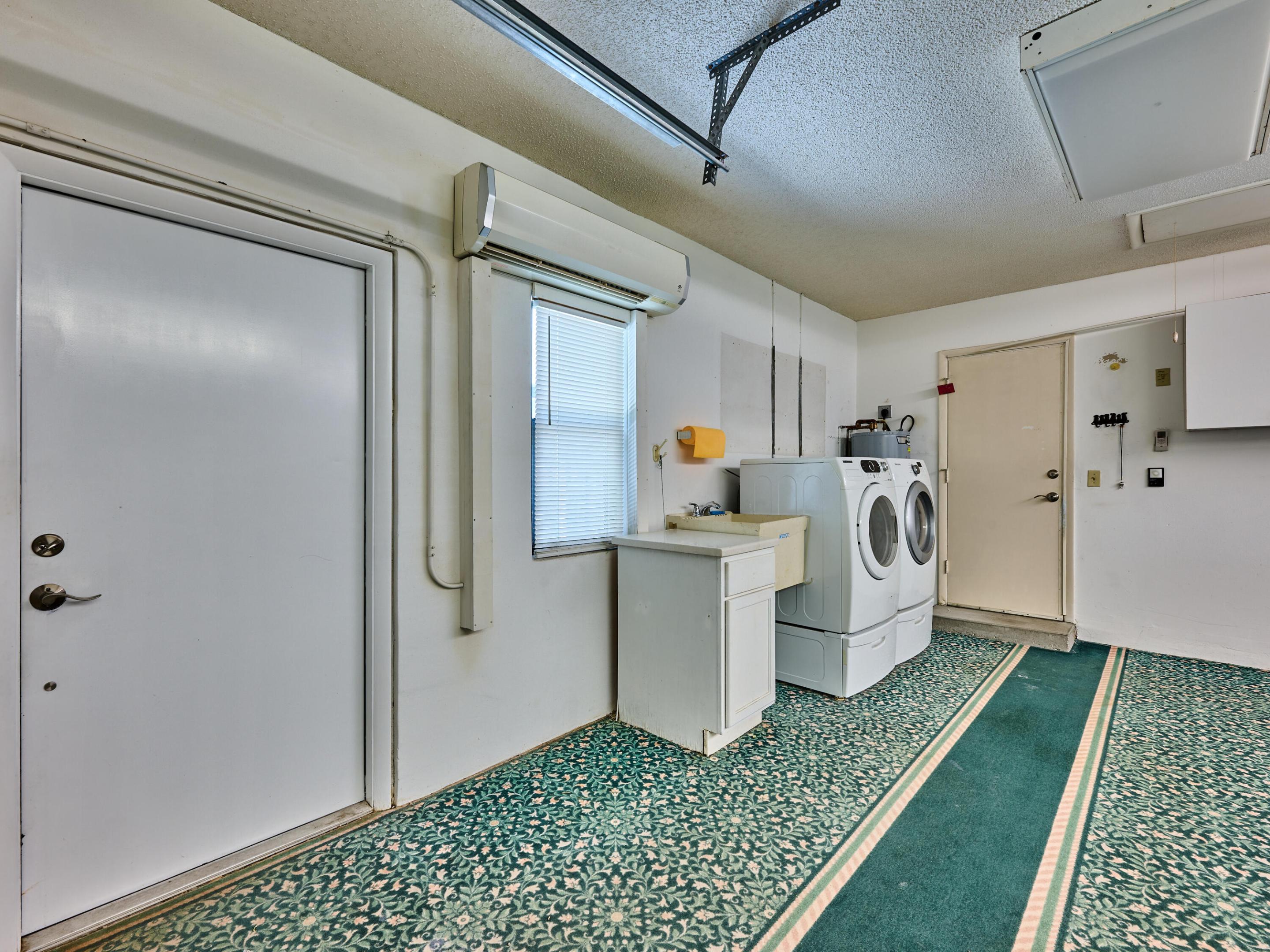 IROQUOIS PARK, Little Club - Residential