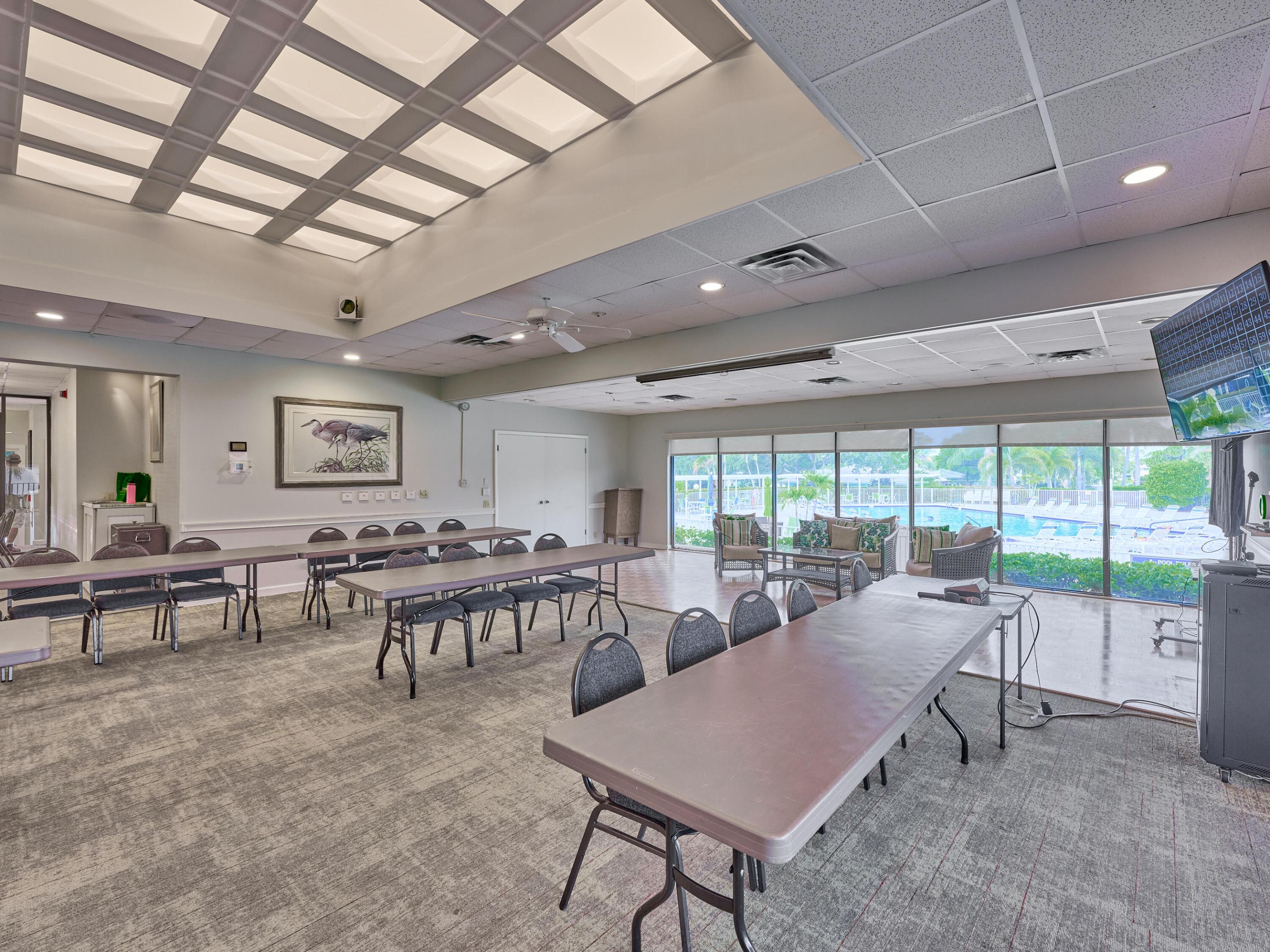 IROQUOIS PARK, Little Club - Residential