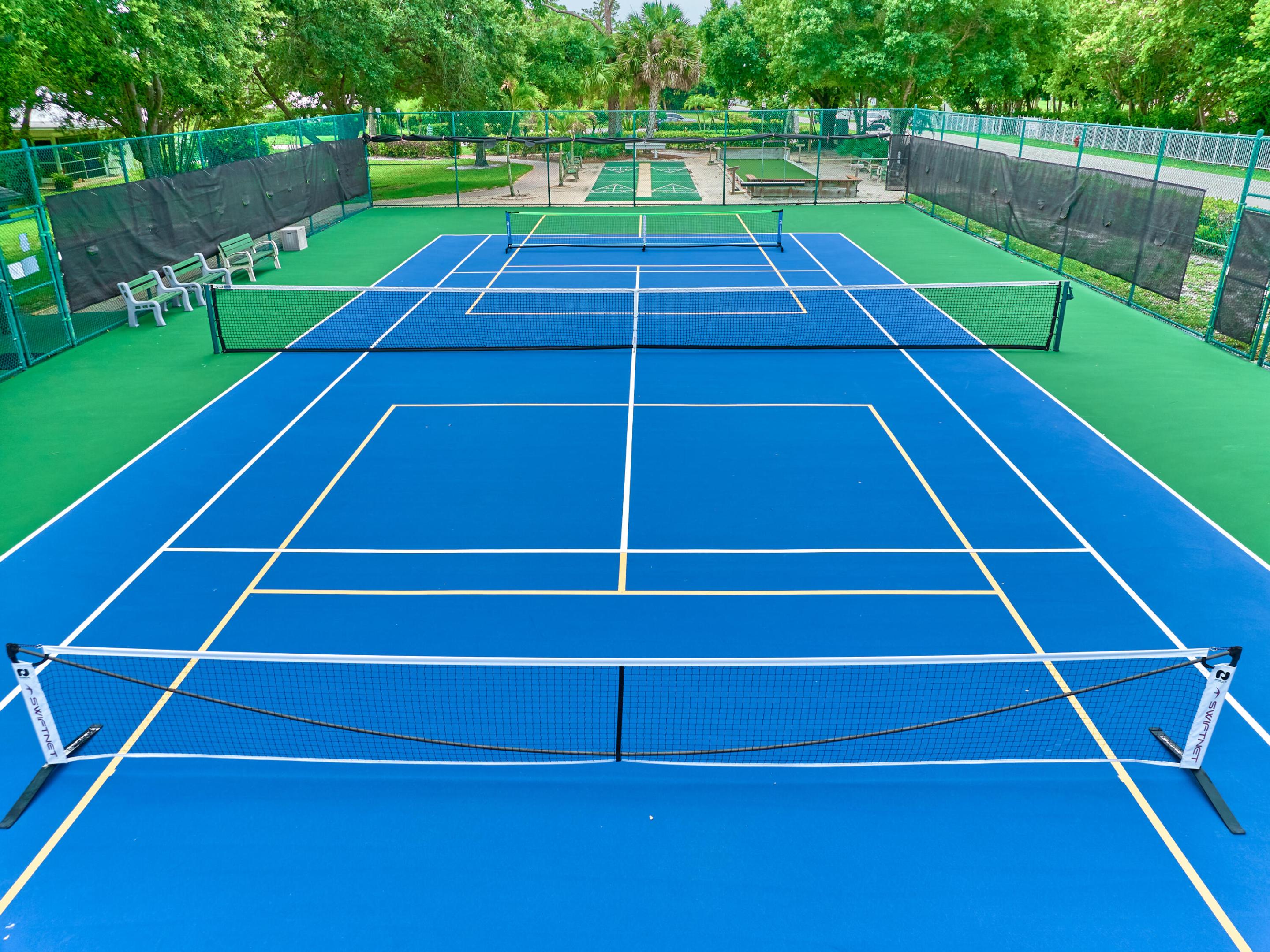 IROQUOIS PARK, Little Club - Residential