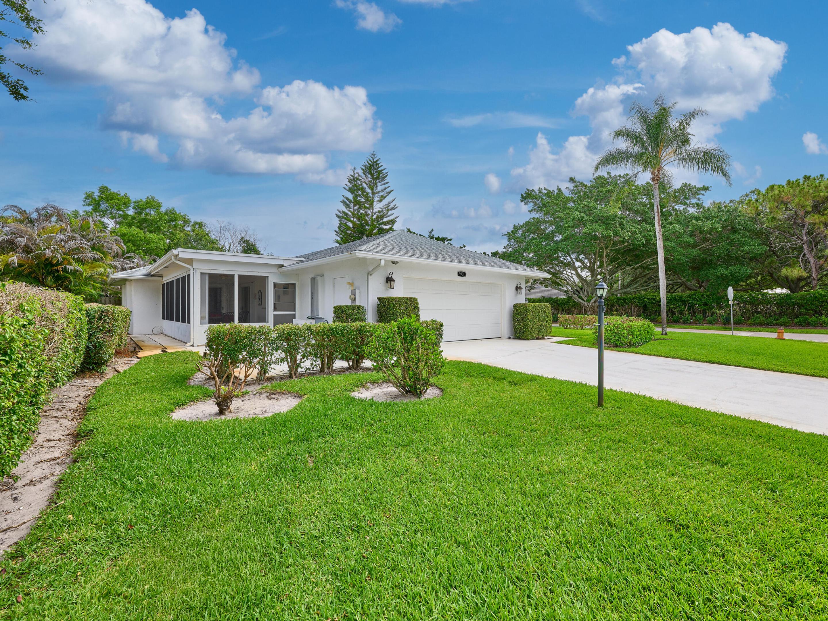 IROQUOIS PARK, Little Club - Residential