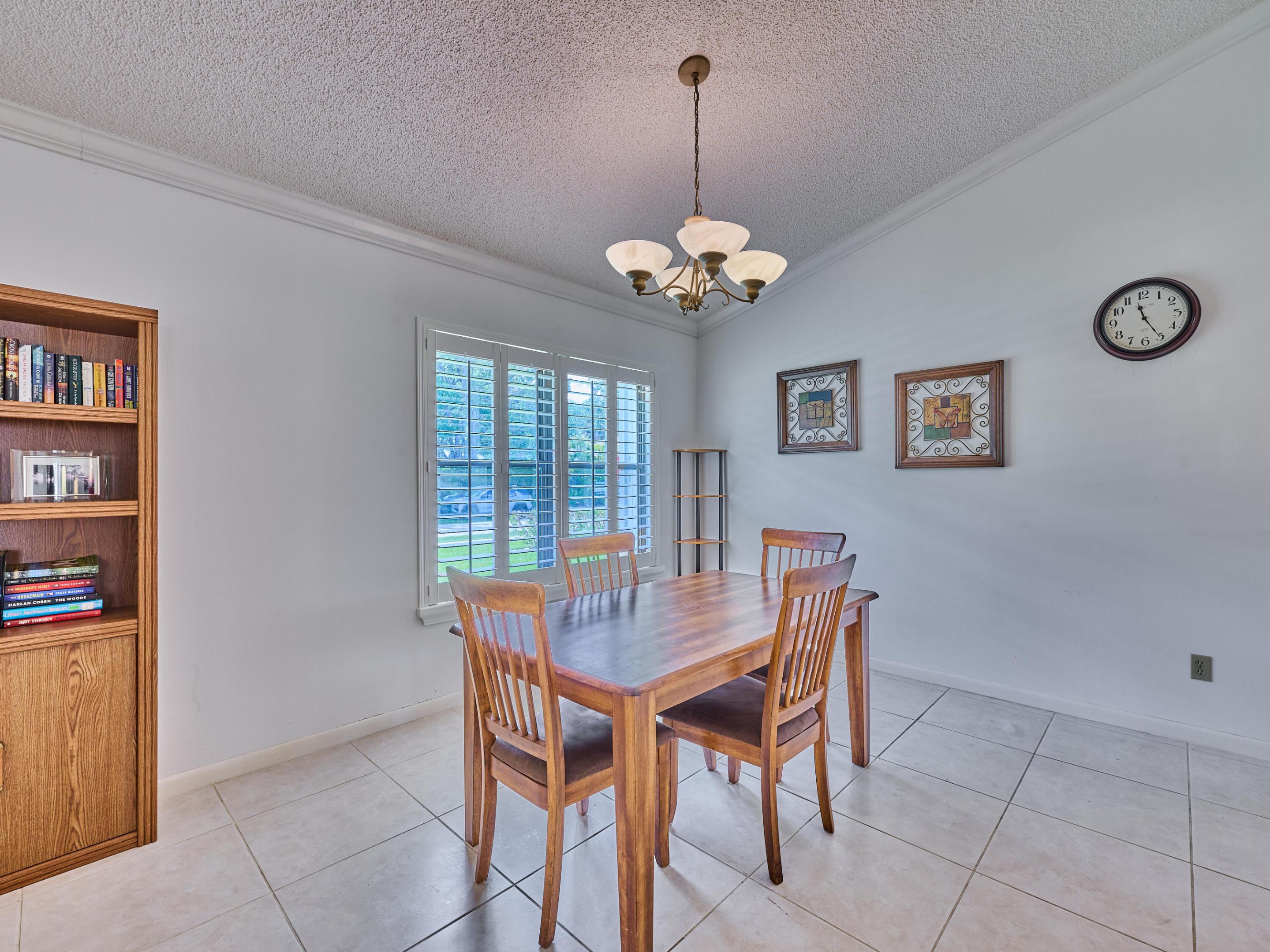 IROQUOIS PARK, Little Club - Residential