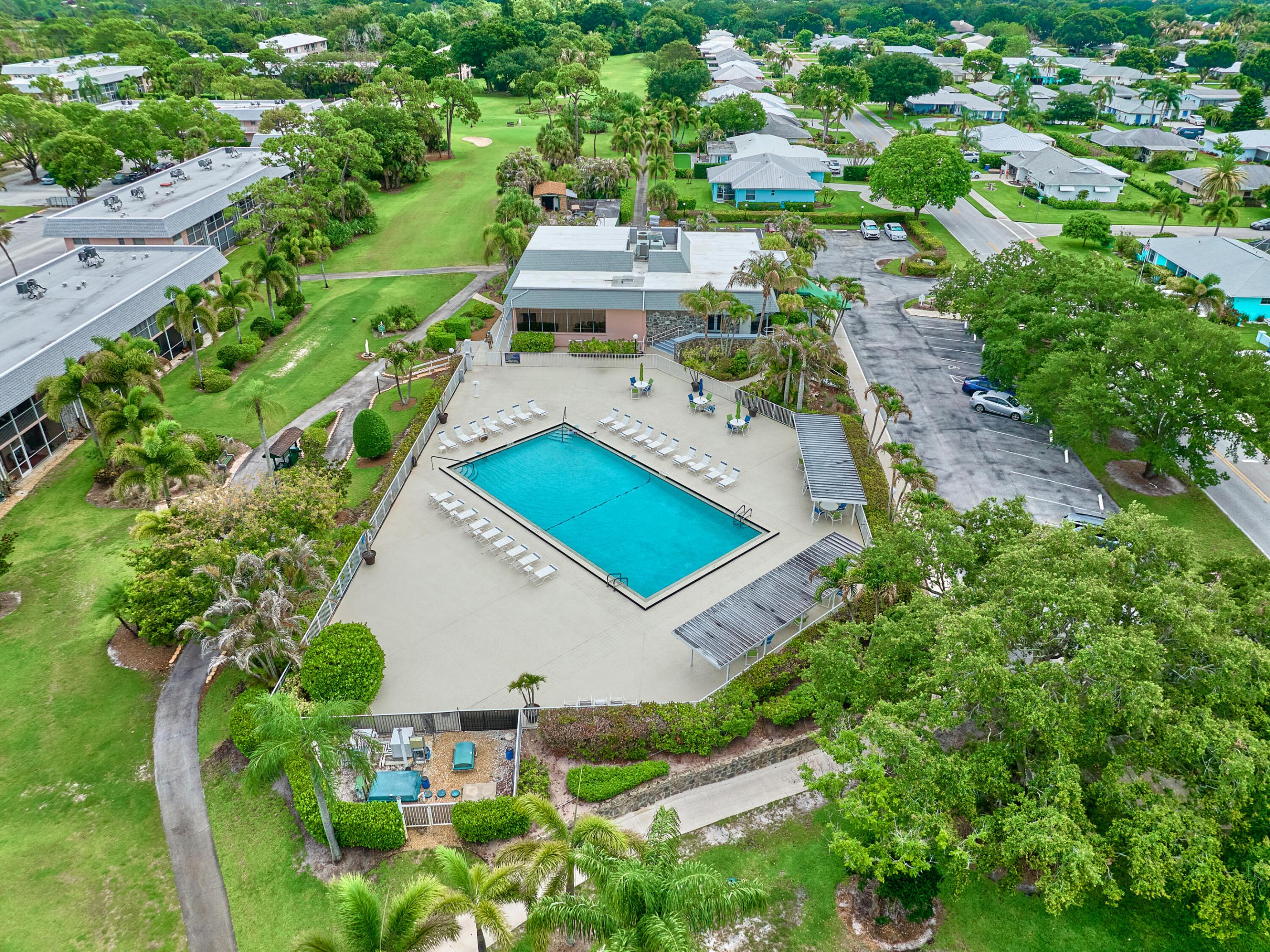 IROQUOIS PARK, Little Club - Residential