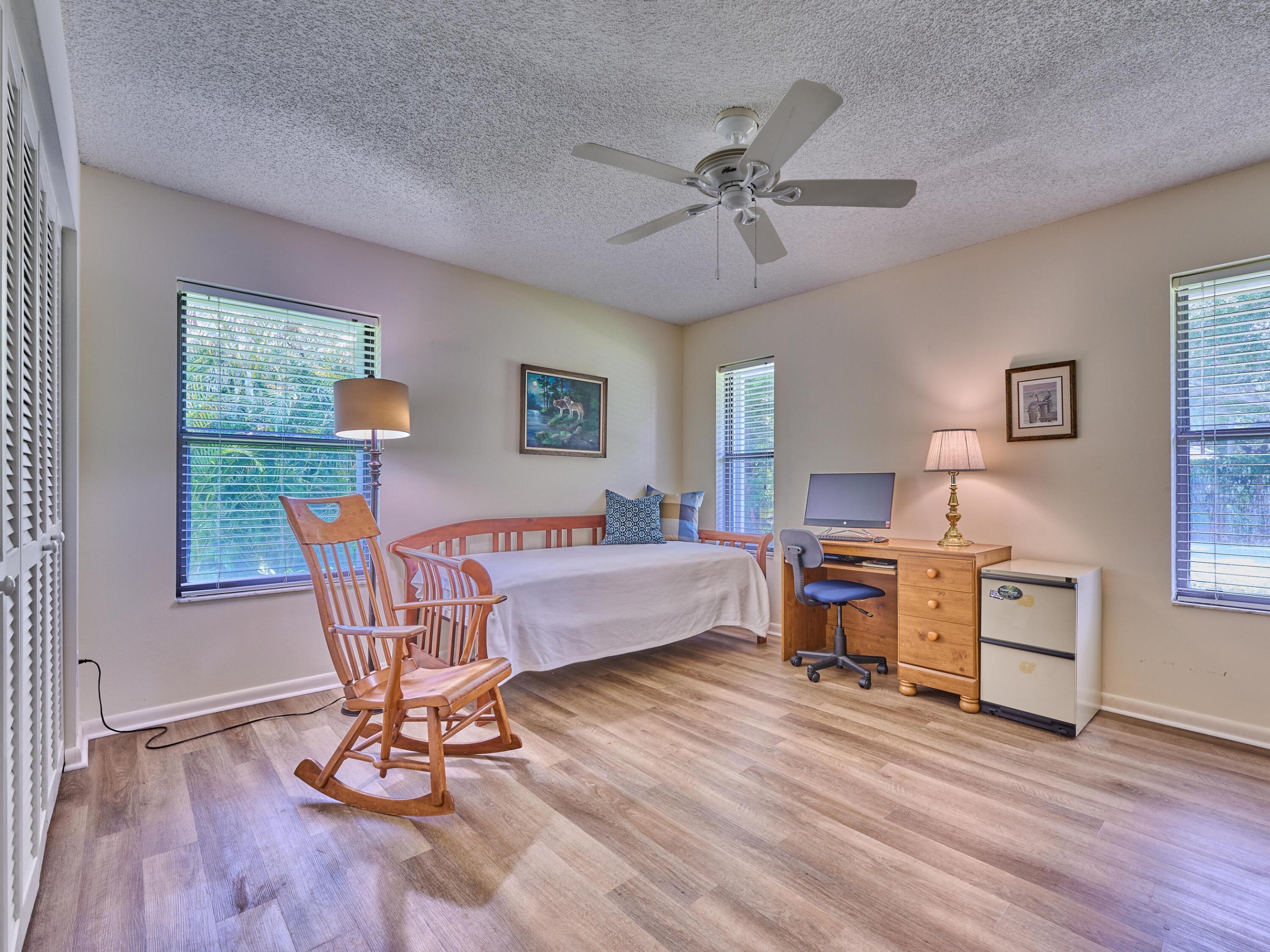 IROQUOIS PARK, Little Club - Residential