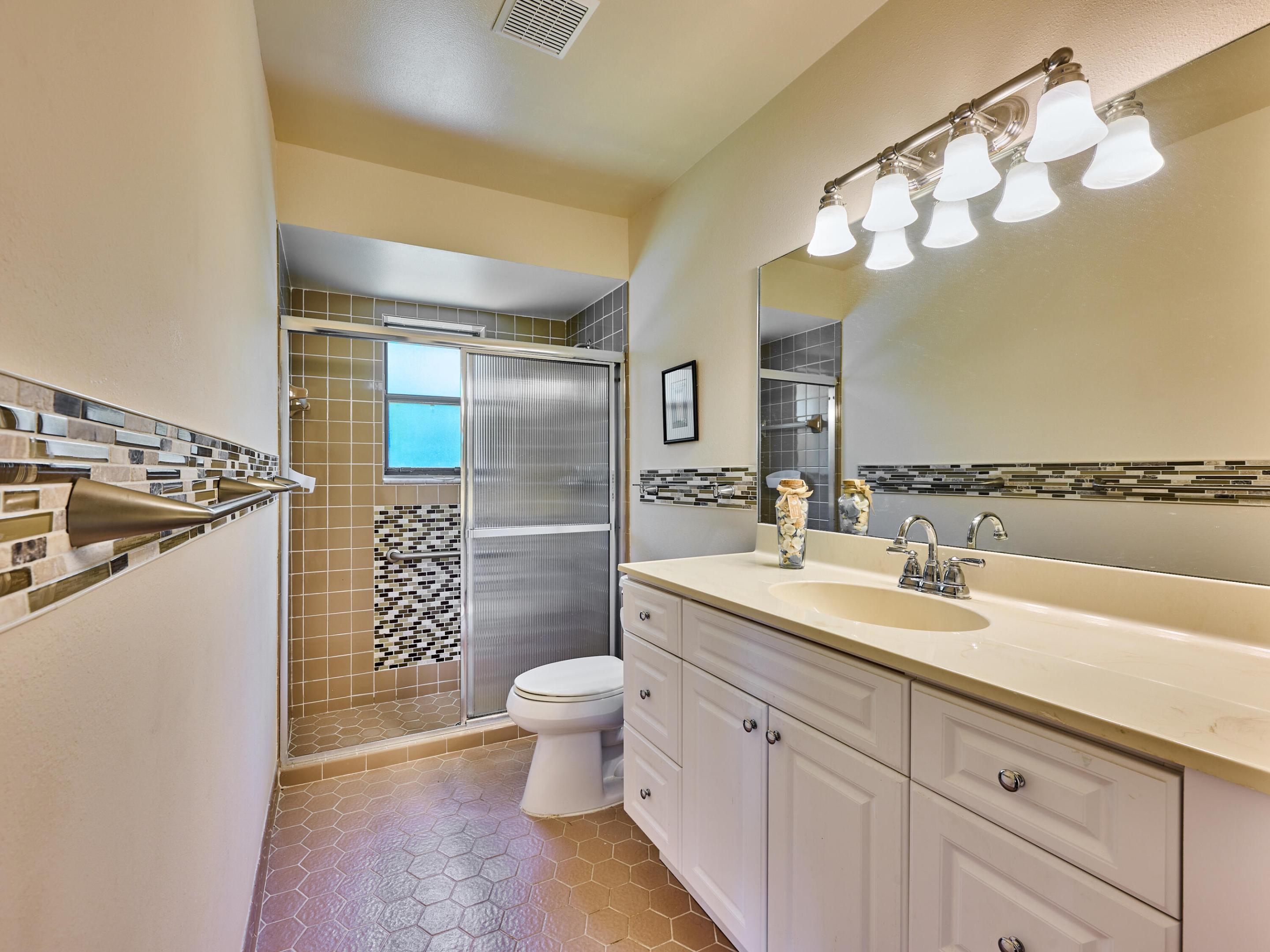 IROQUOIS PARK, Little Club - Residential