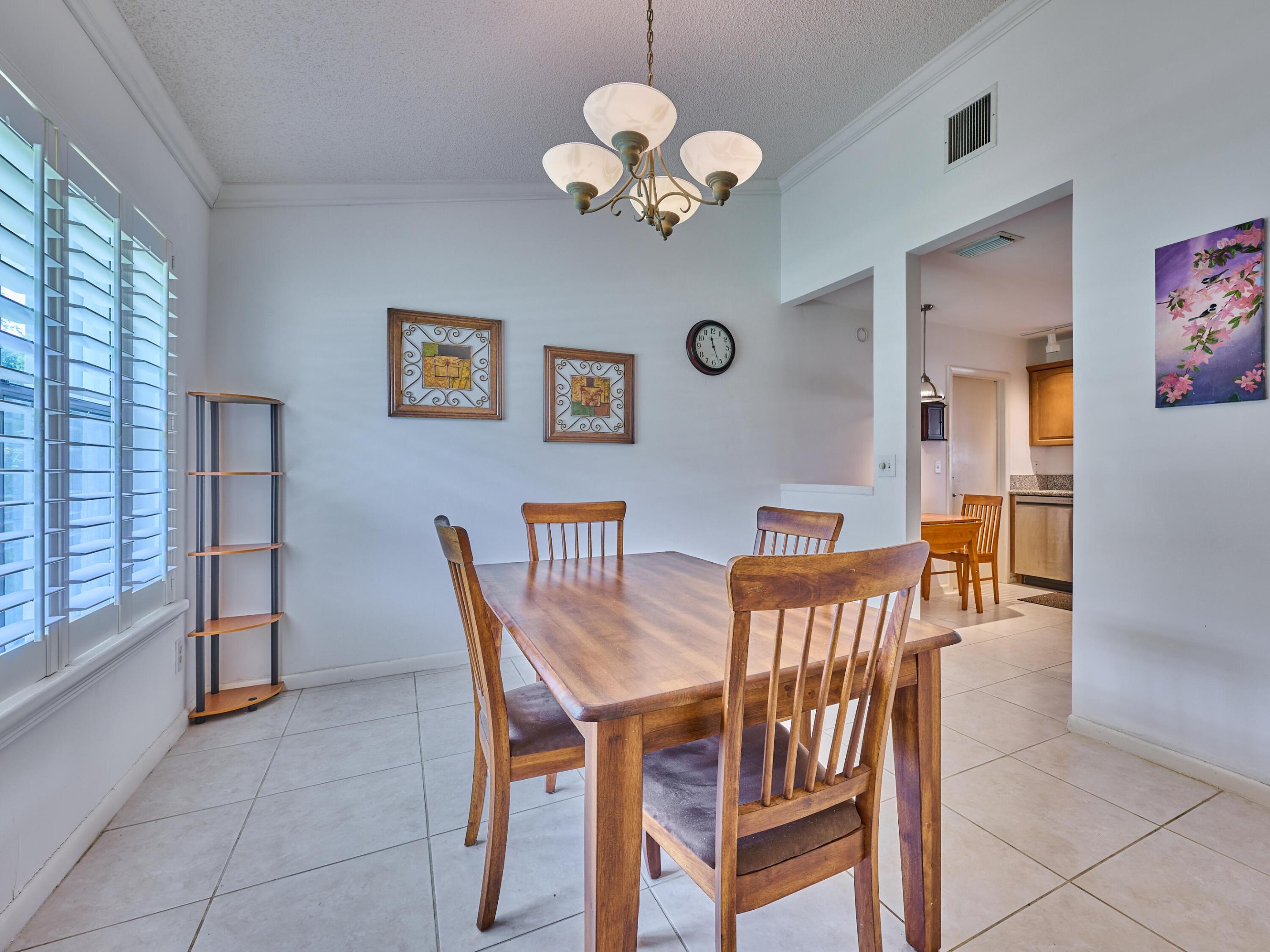 IROQUOIS PARK, Little Club - Residential