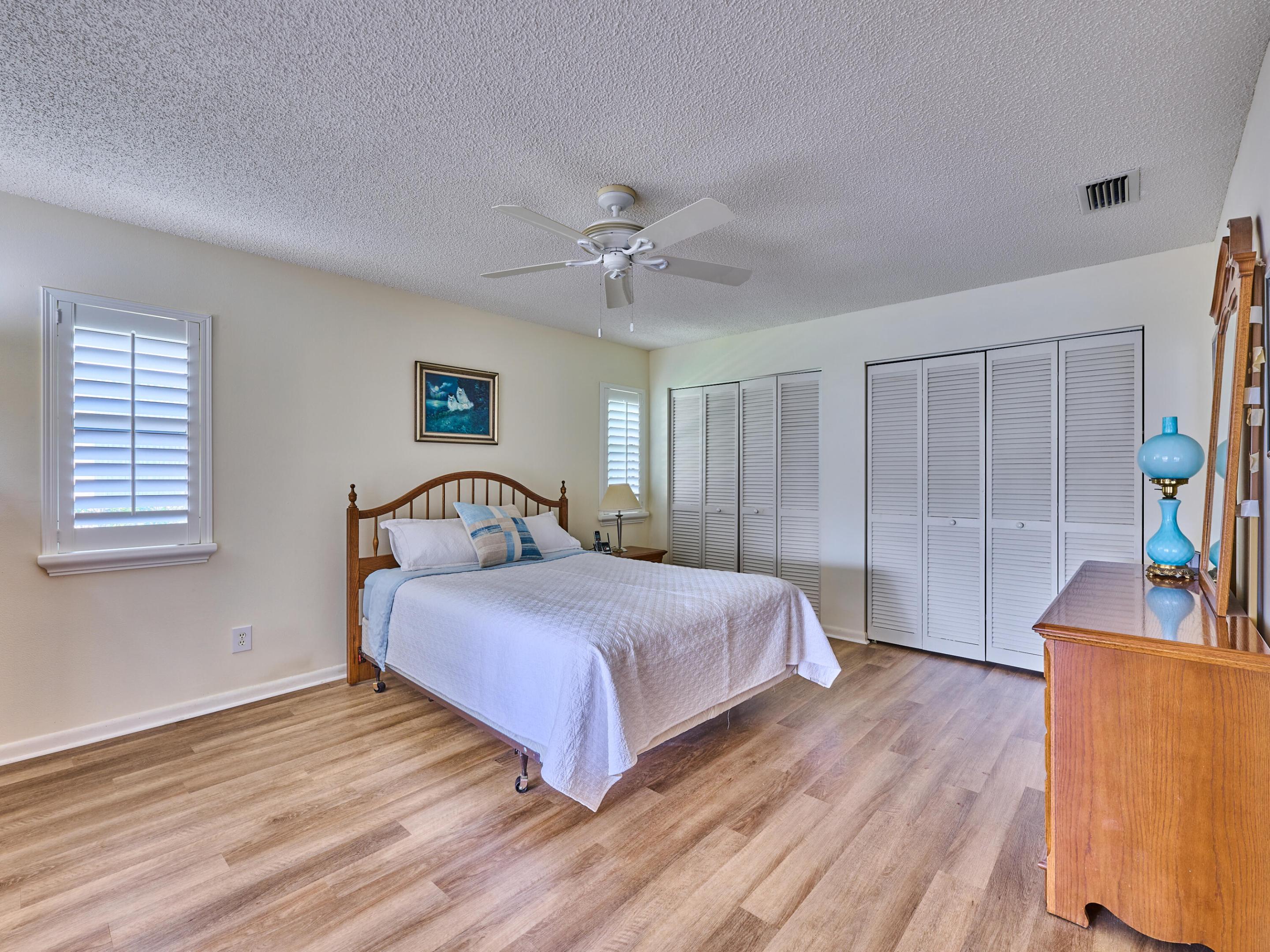 IROQUOIS PARK, Little Club - Residential