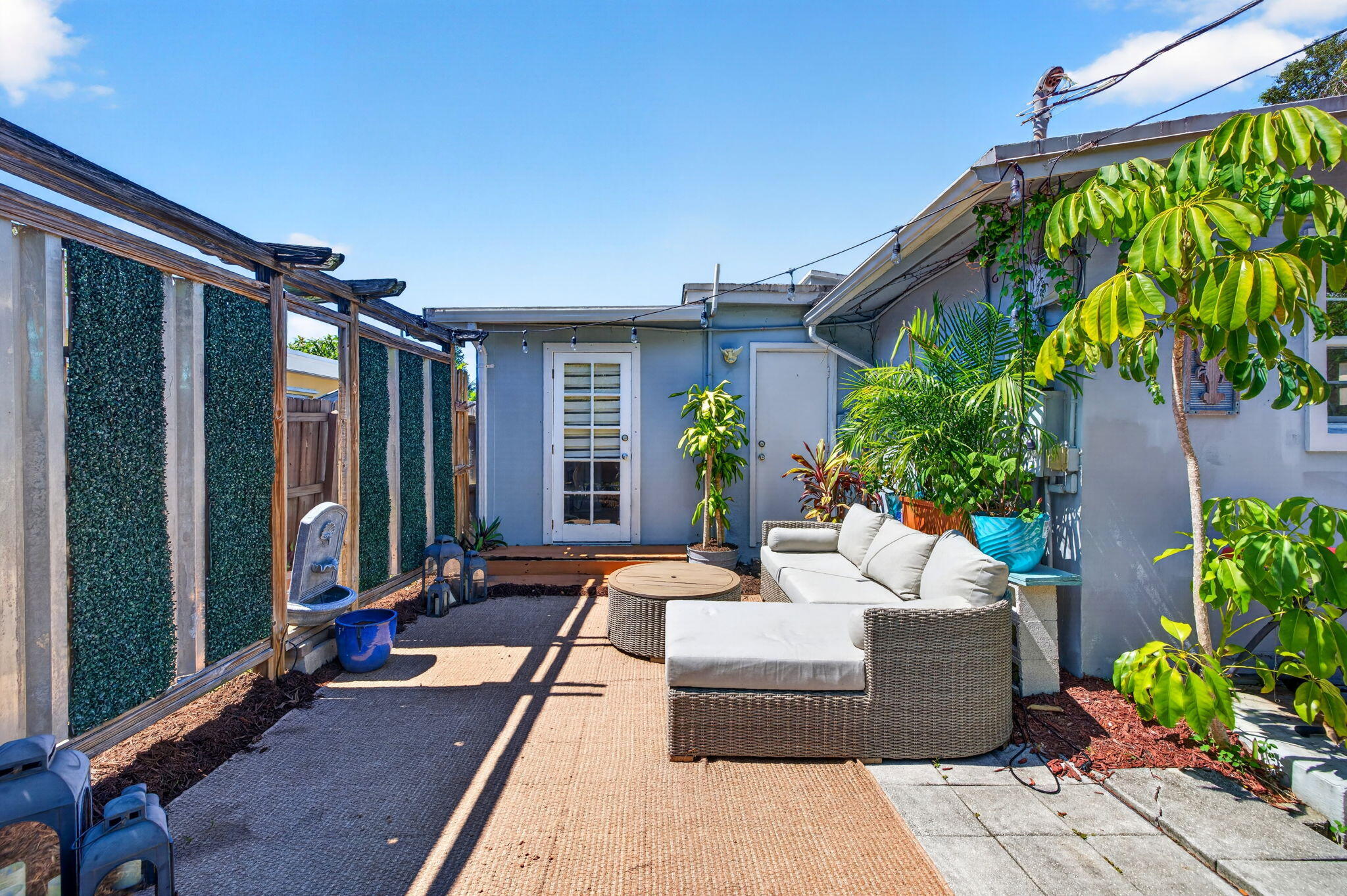 LAUDERDALE GARDENS - Residential