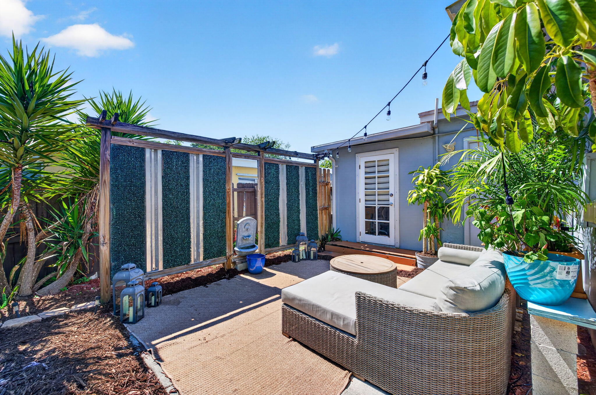 LAUDERDALE GARDENS - Residential