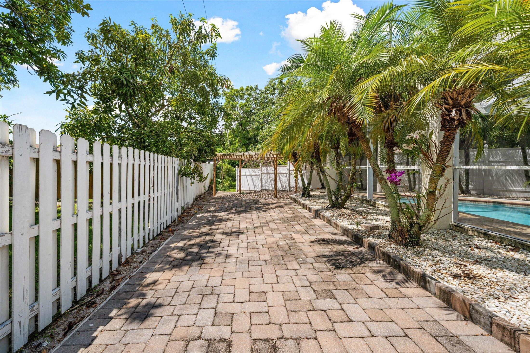 CHERLYNN ESTATES - Residential