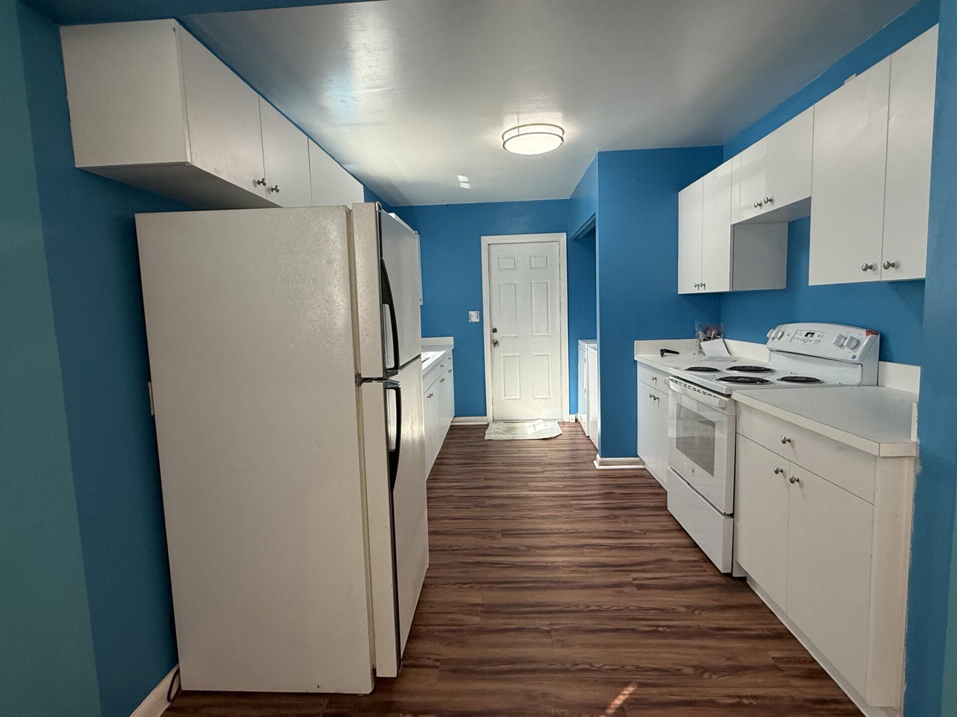 all measure approx!!! Beautiful corner home located in a cul-de-sac, featuring fully renovated bathrooms and new flooring throughout. This 3-bedroom, 2-bathroom property comes equipped with a washer, dryer, and other appliances. The owner has also replaced the air conditioning unit.