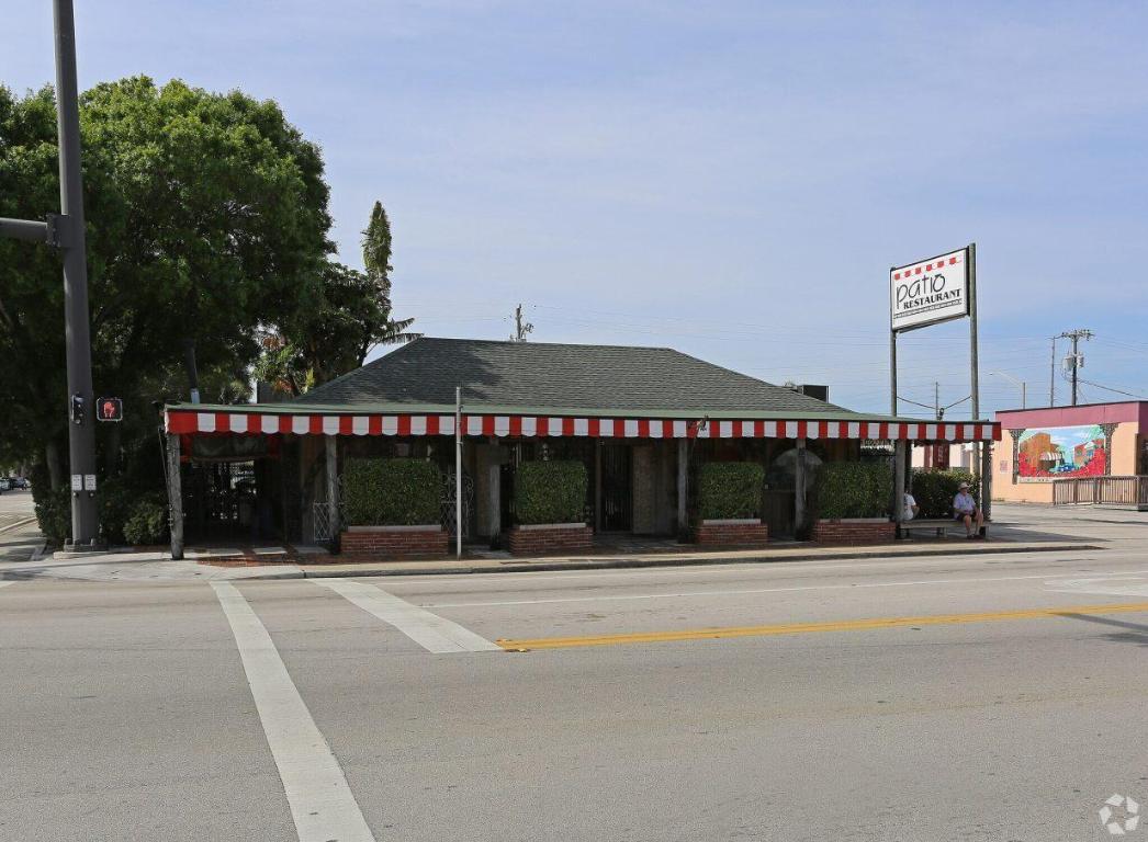 Prime investment opportunity in the heart of vibrant Vero Beach, FL. This well-located, fully leased, free-standing building offers an impressive 8.5% ROI. Building featurs a high-quality restaurant with a tenant that has invested over $1 million in renovations. More information and detailed rent roll are available upon request