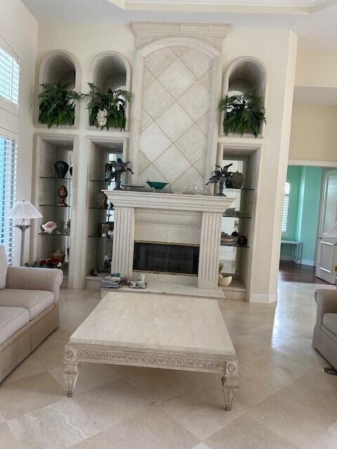 ROYAL PALM YACHT & COUNTRY CLUB - Residential