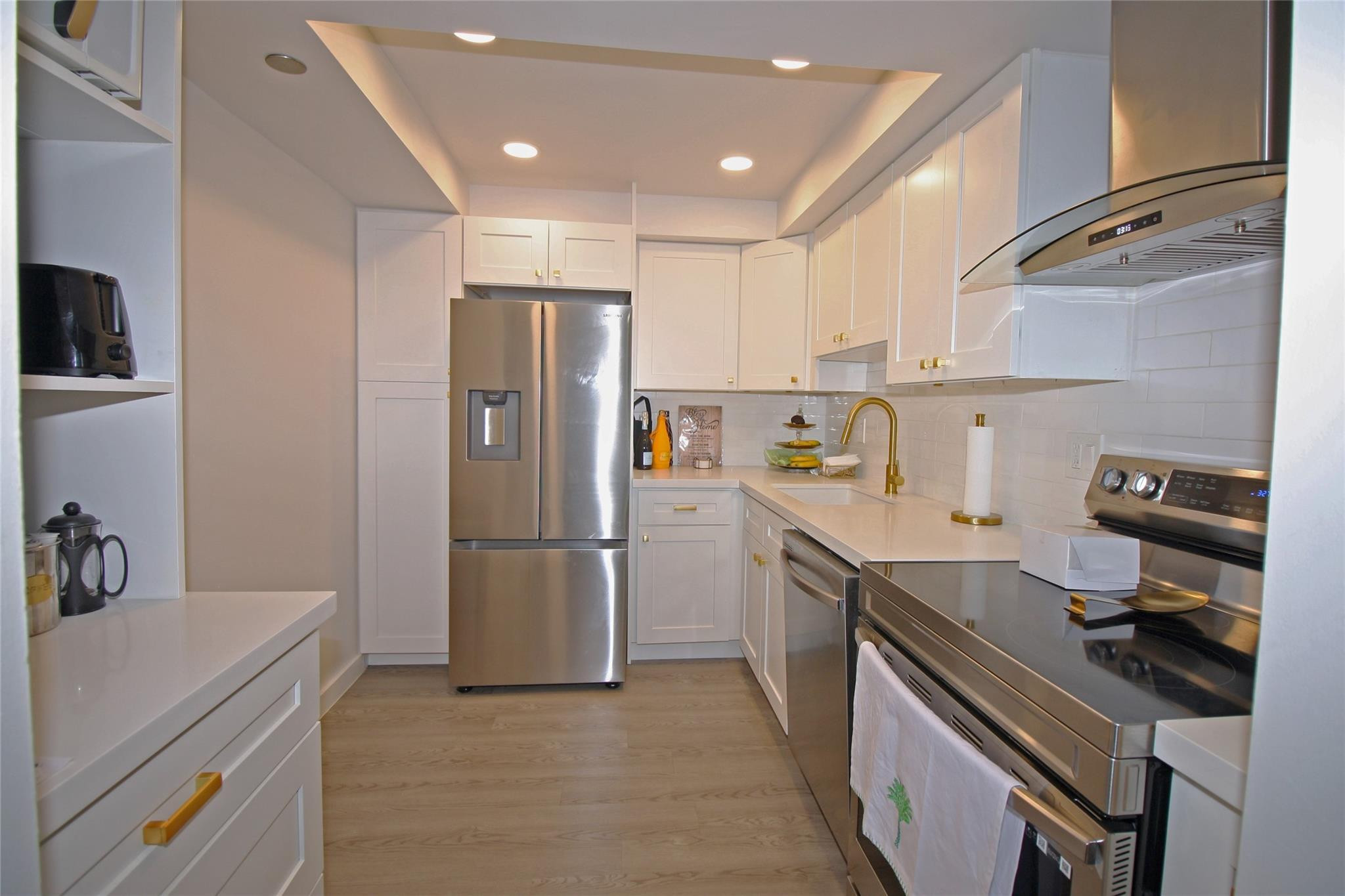 GORGEOUS 2 BED/2 BATH Condo located in Park Place, 55+ Resort style community. You'll fall in love with this cozy unit,  beautiful Kitchen with quartz countertops, gorgeous golden faucet, wood cabinets, stainless steel appliances & Range Hood. New flooring with extra noise protection padding. Fully painted walls, doors and ceiling. Wireless CATV installed. New master bath vanity and shower. Amazing Amenities: Club House, swimming pool, exercise room, exercise park, tennis courts, walking/jogging Path surrounded by almost 40 acres of golf course, Bus transportation, Guard gated 24H & Roving patrol. Association fees include Water, Cable, Internet & Pest control. Building has reserves. 20% down conventional loans & 700 credit score required by the association.