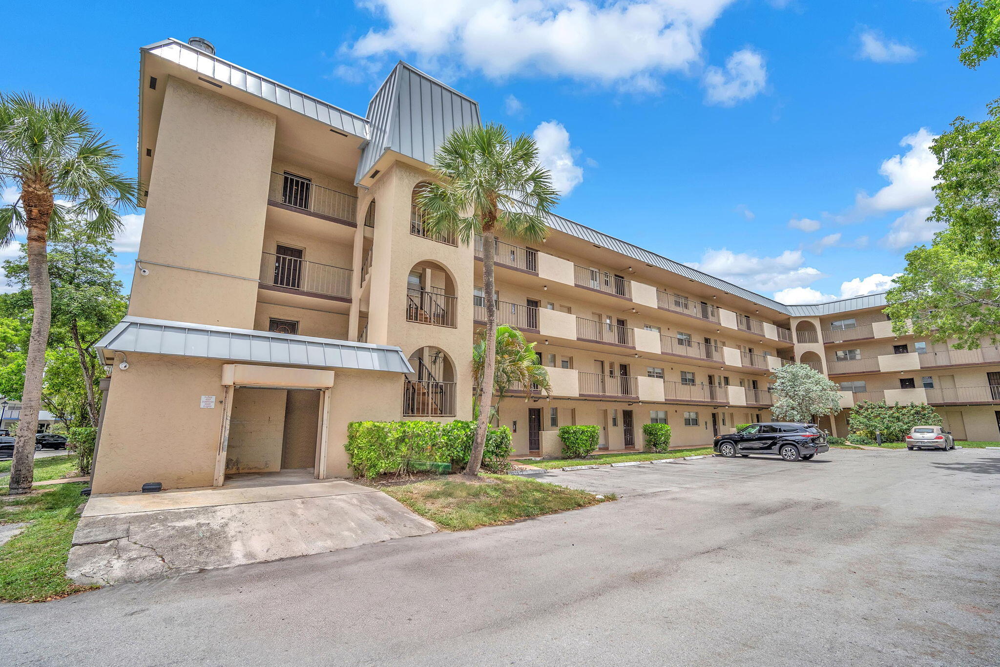 INVERRARY COUNTRY CLUB - Residential
