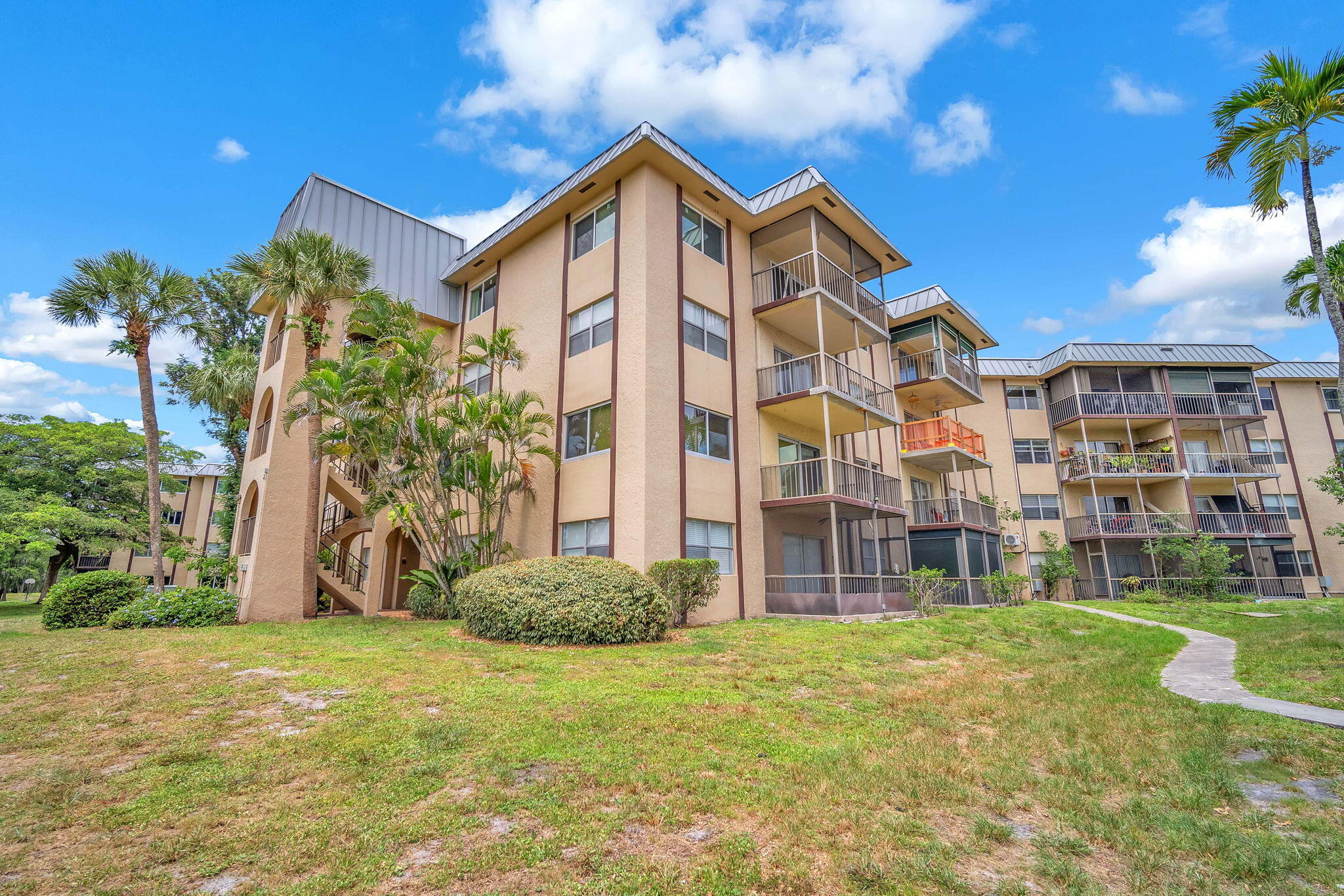 INVERRARY COUNTRY CLUB - Residential