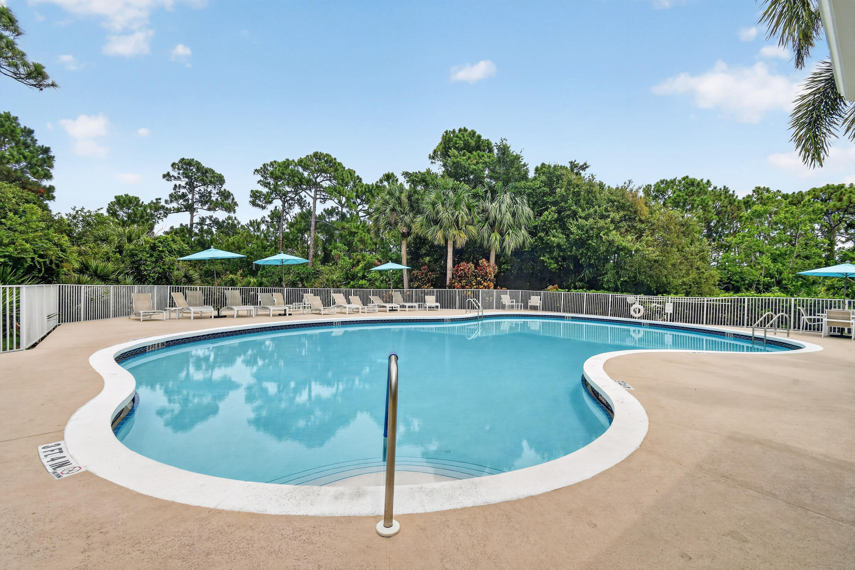 JENSEN BEACH COUNTRY CLUB - Residential