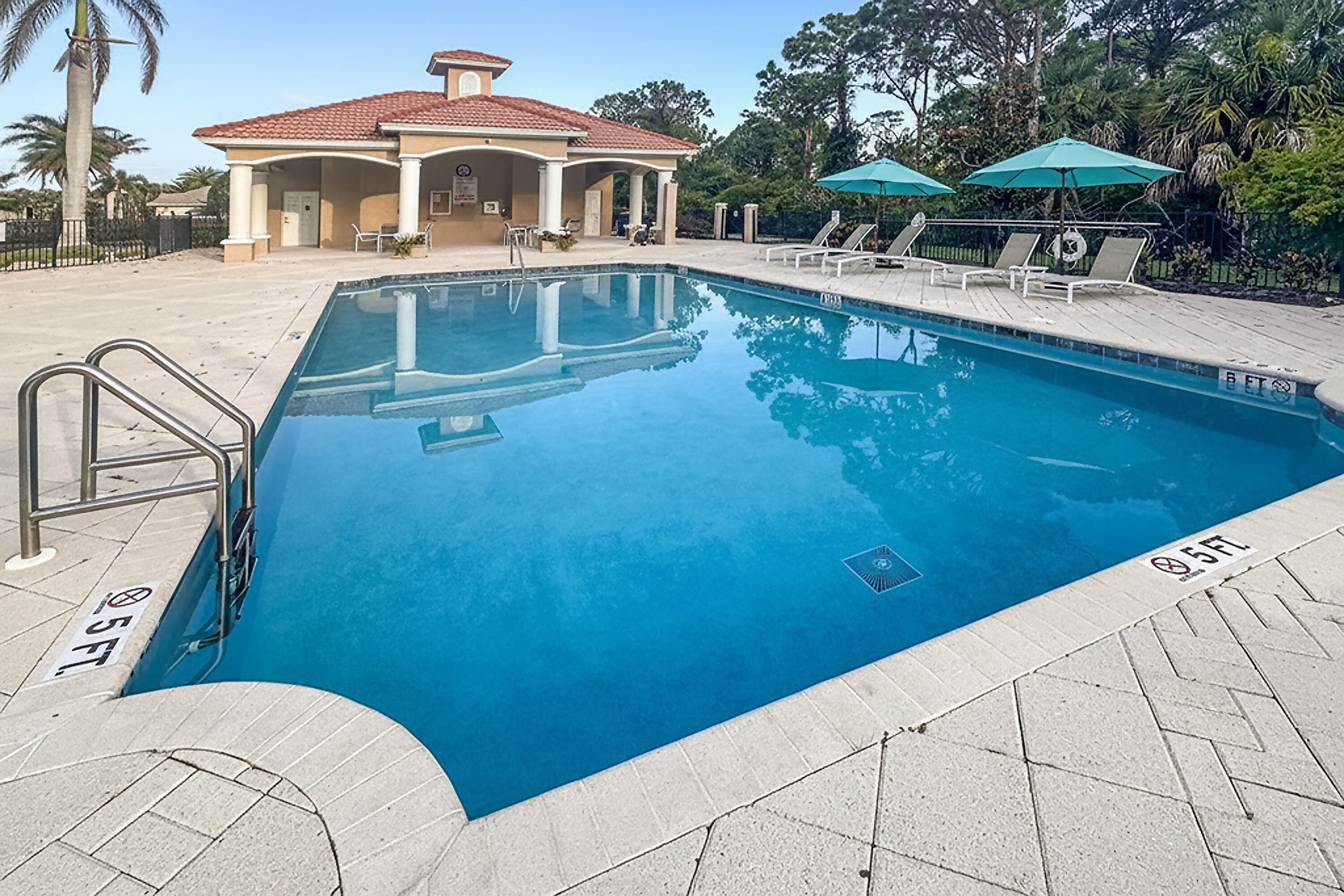 JENSEN BEACH COUNTRY CLUB - Residential