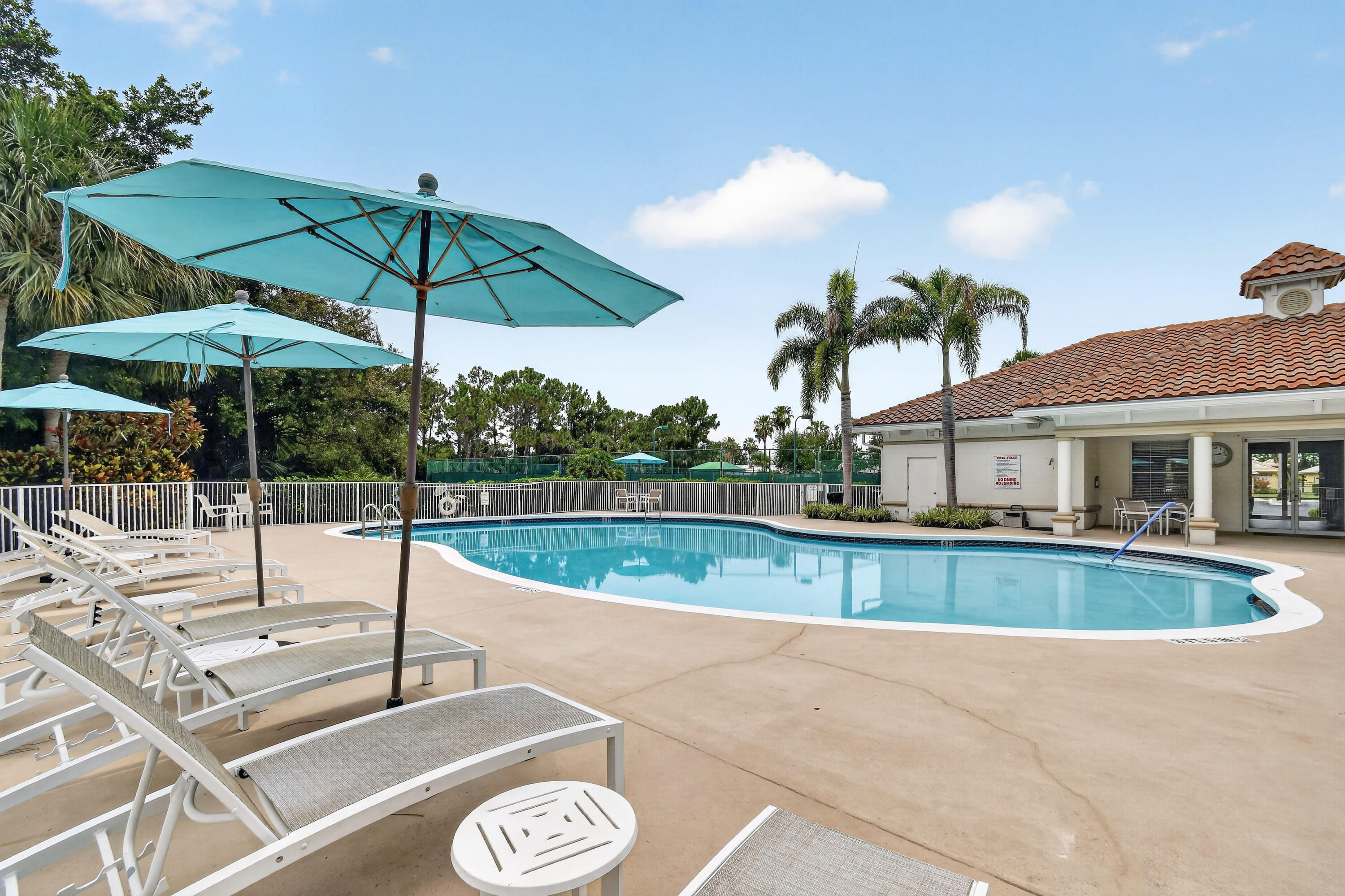 JENSEN BEACH COUNTRY CLUB - Residential