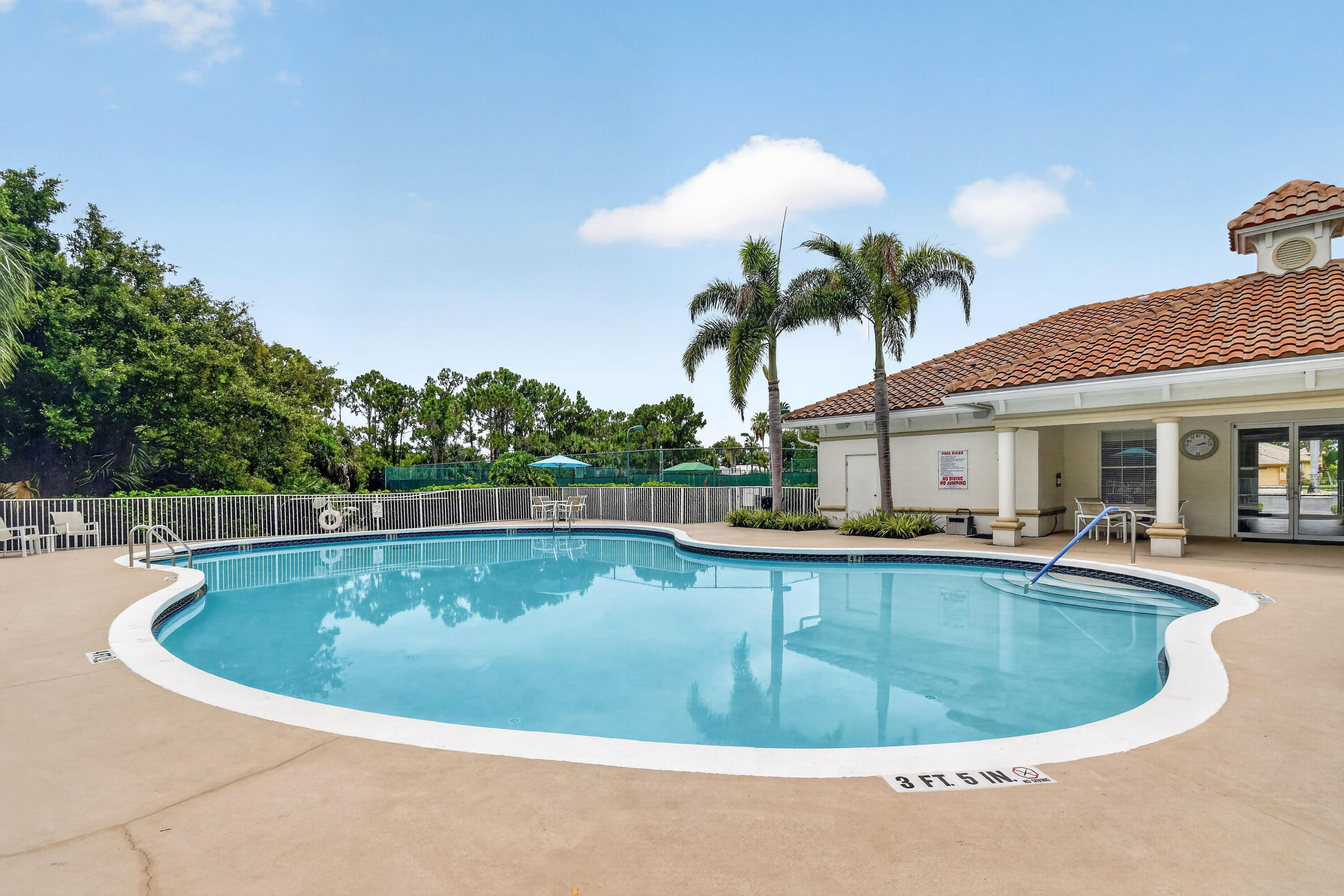 JENSEN BEACH COUNTRY CLUB - Residential