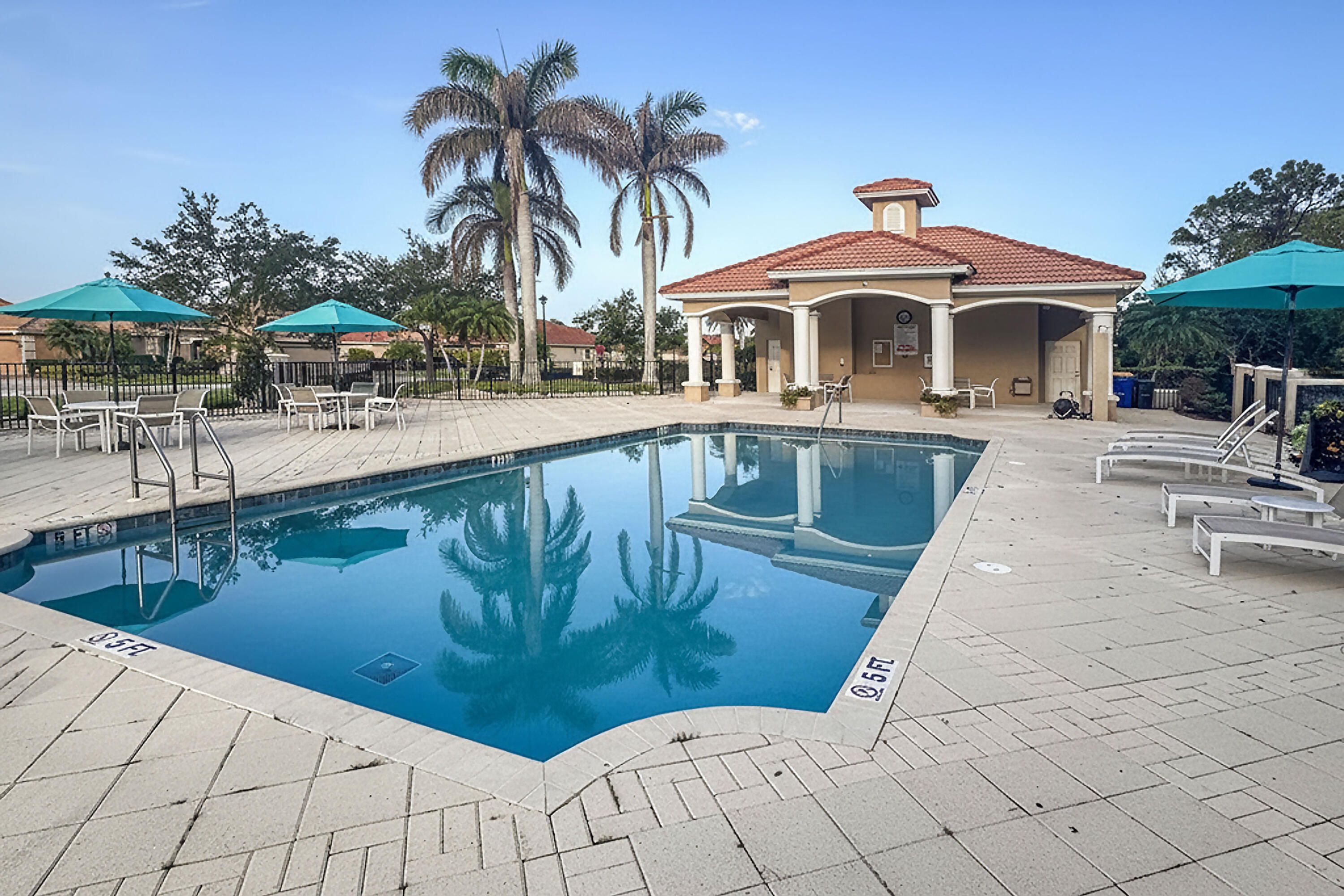 JENSEN BEACH COUNTRY CLUB - Residential