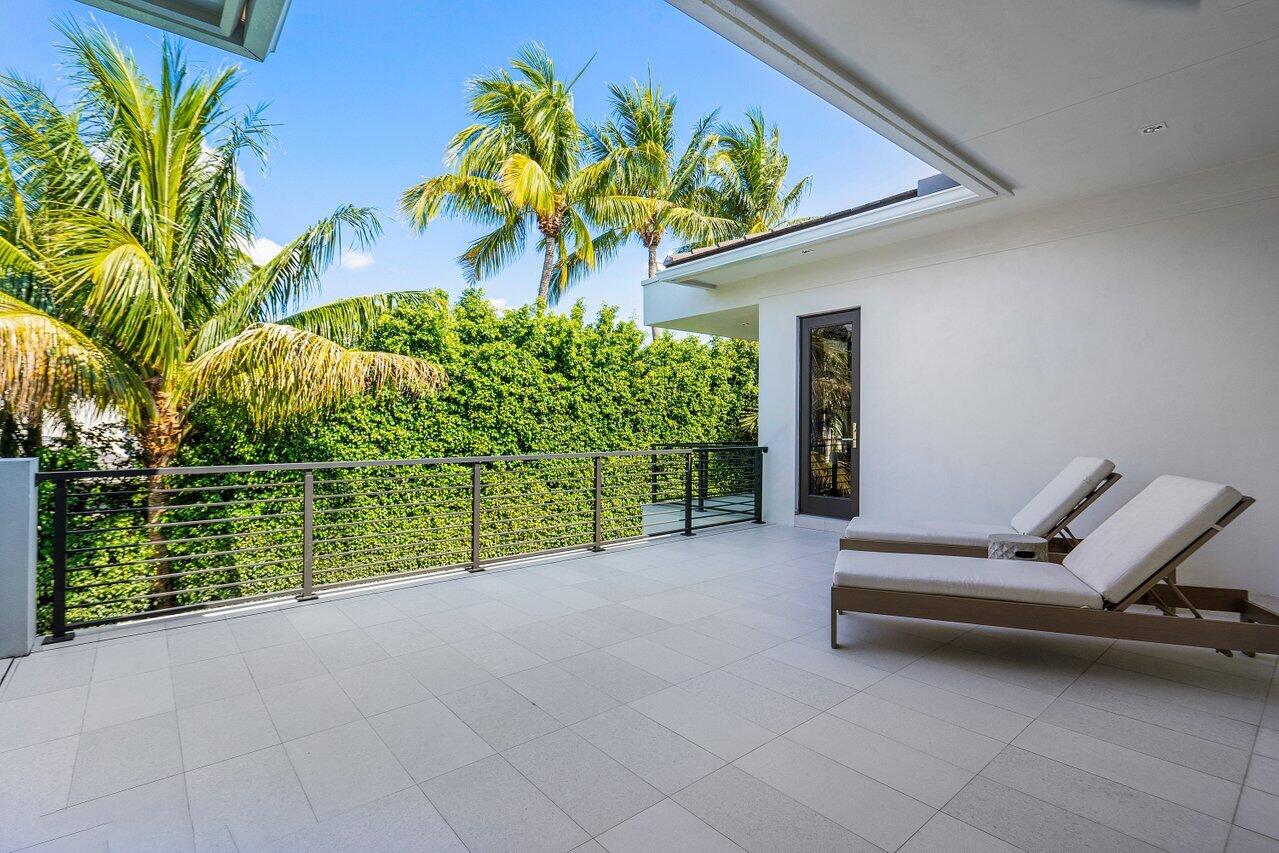 ROYAL PALM YACHT & COUNTRY CLUB - Residential
