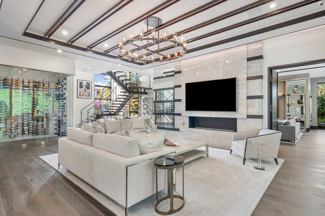 ROYAL PALM YACHT & COUNTRY CLUB - Residential