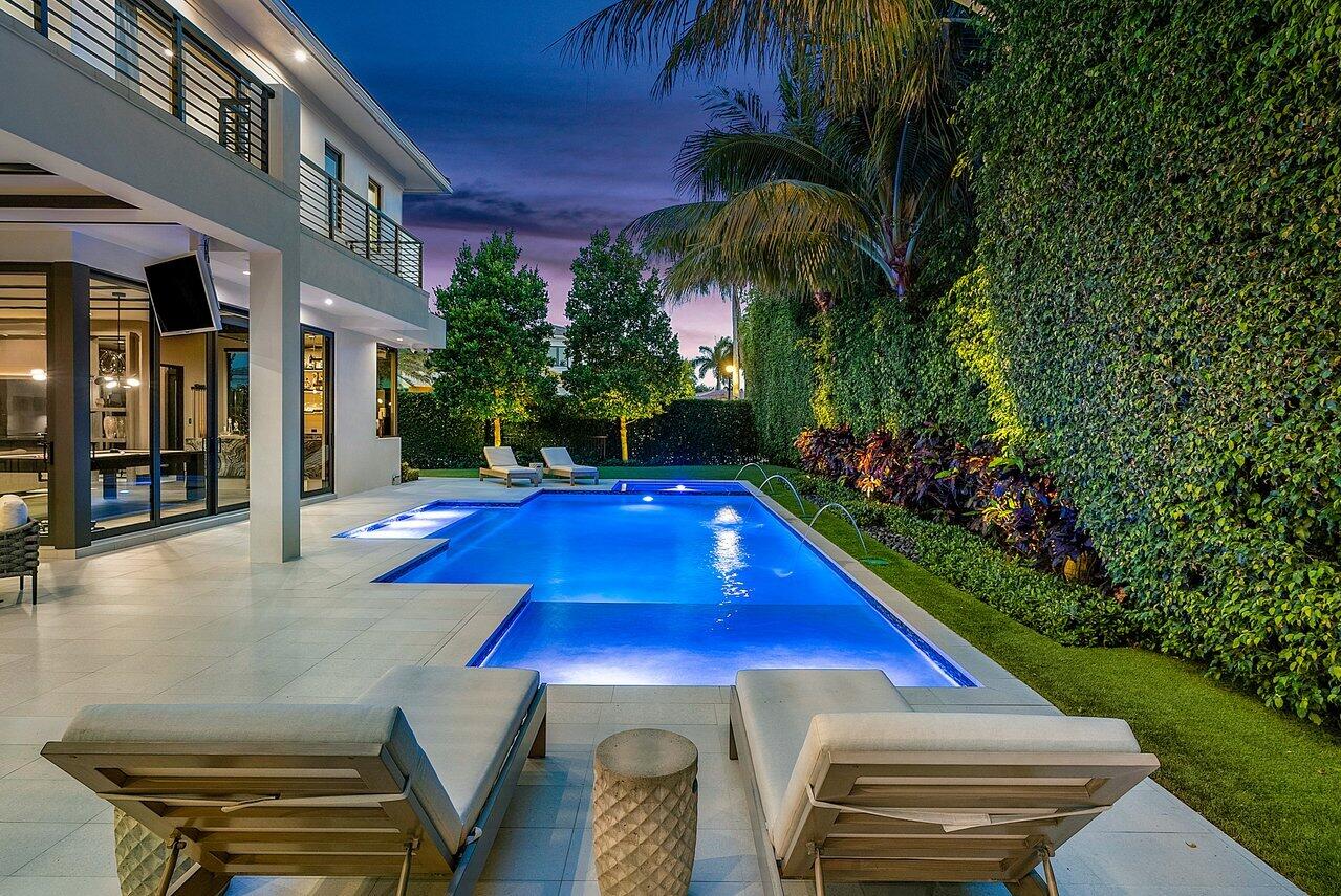 ROYAL PALM YACHT & COUNTRY CLUB - Residential