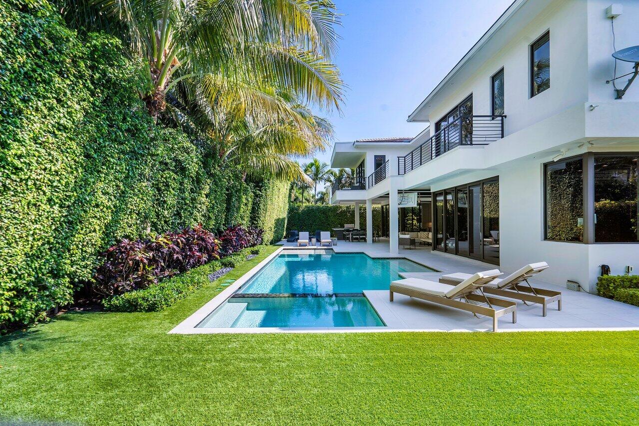 ROYAL PALM YACHT & COUNTRY CLUB - Residential