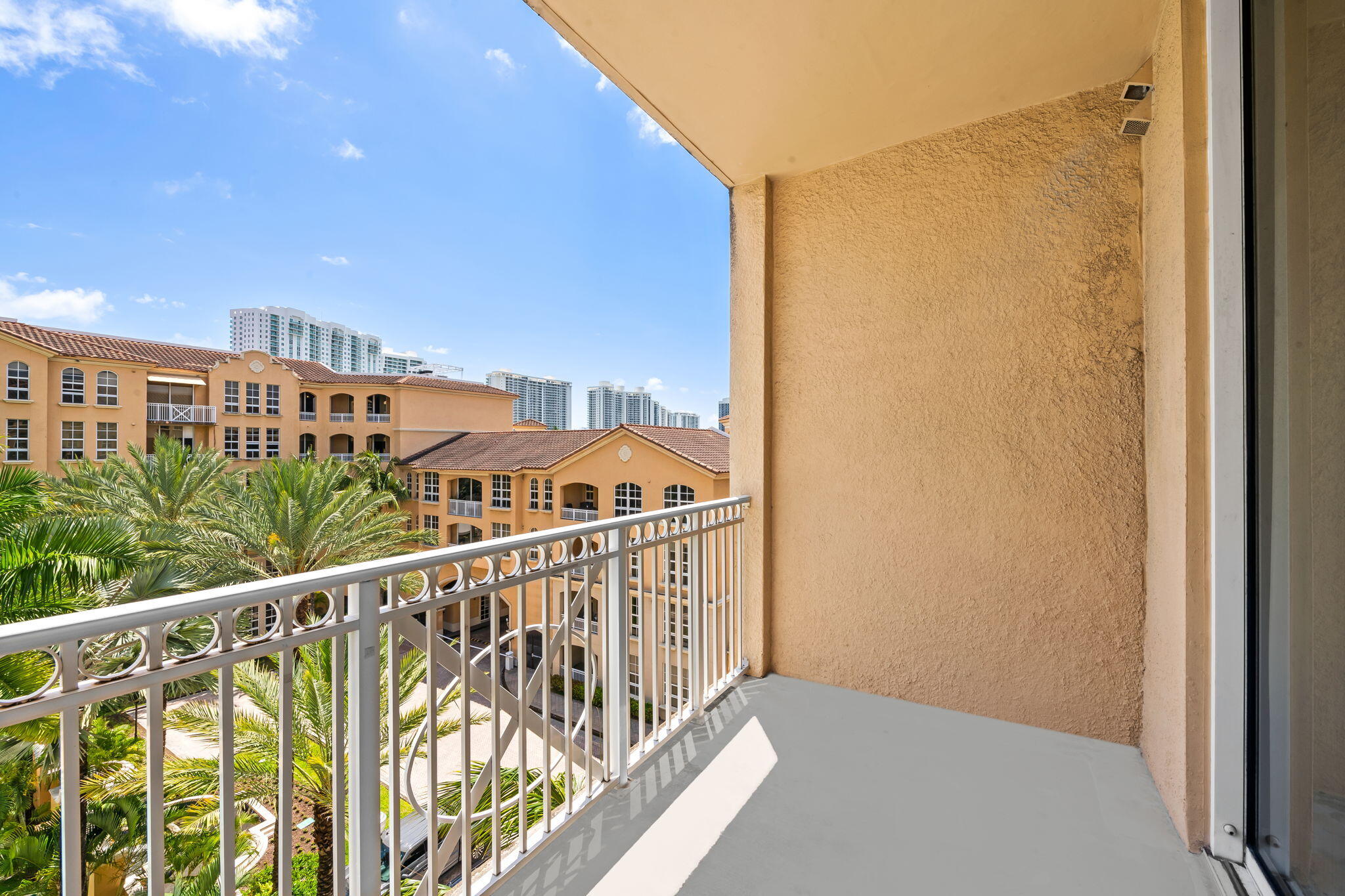 ALAQUA CONDO - Residential