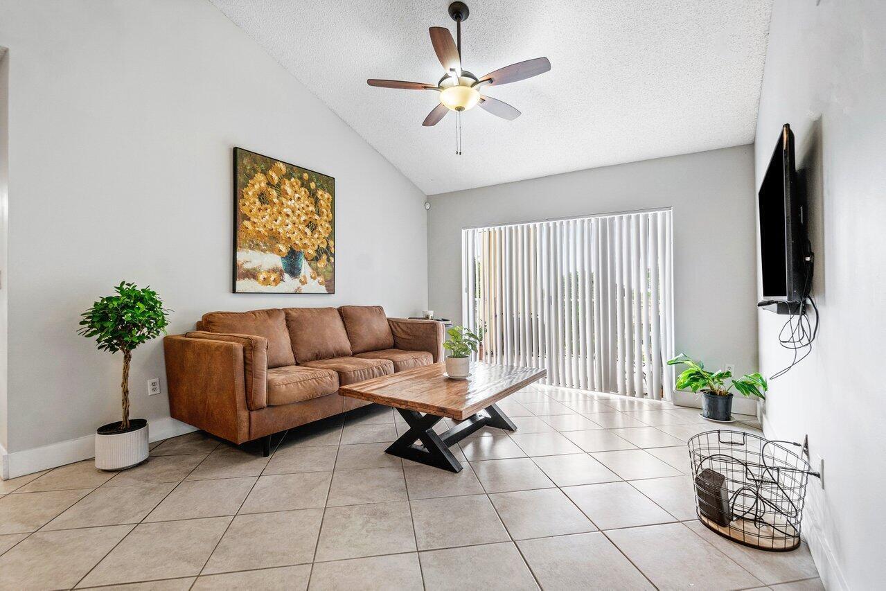 ROYAL GRAND CONDO - Residential Lease