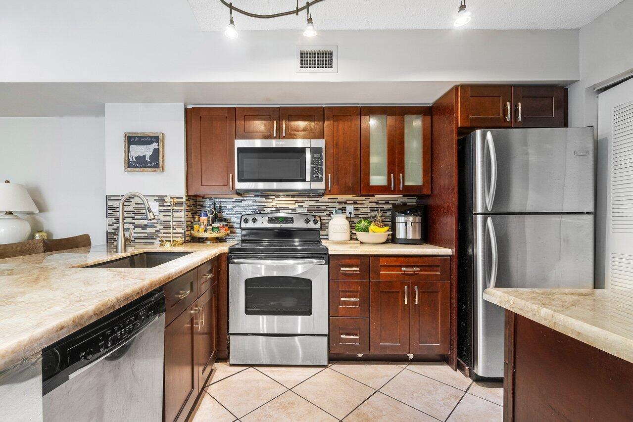 ROYAL GRAND CONDO - Residential Lease