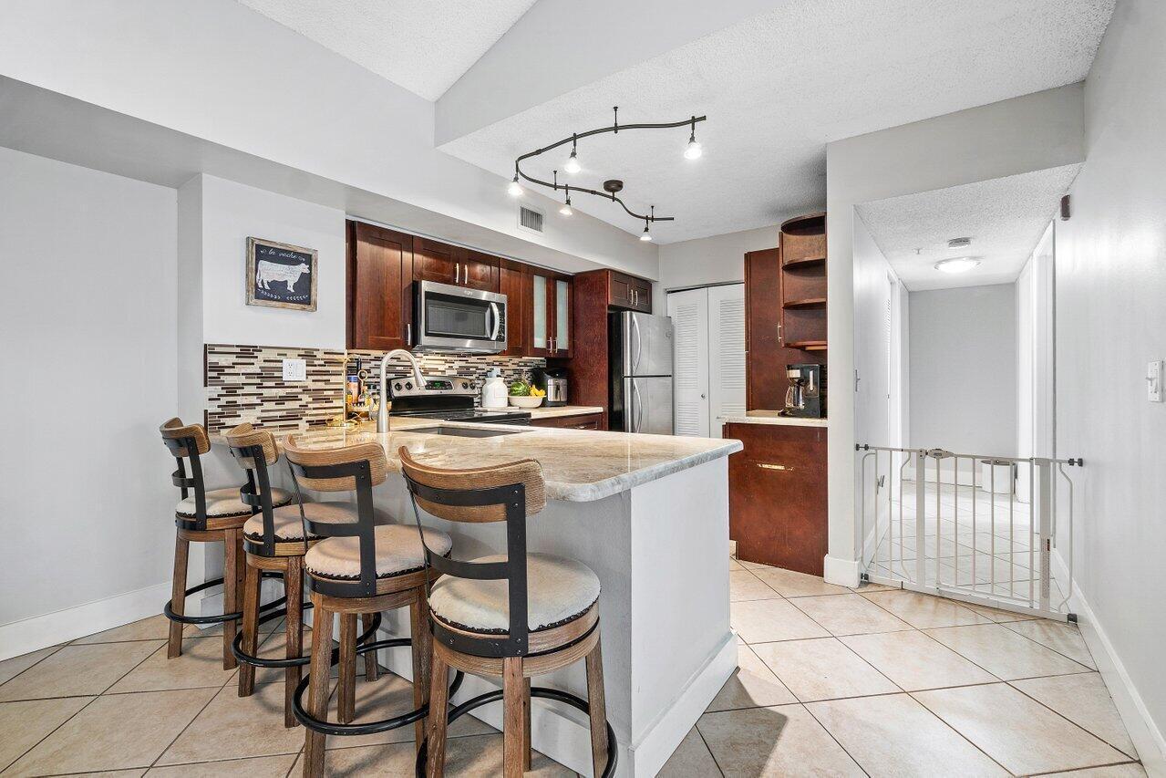ROYAL GRAND CONDO - Residential Lease