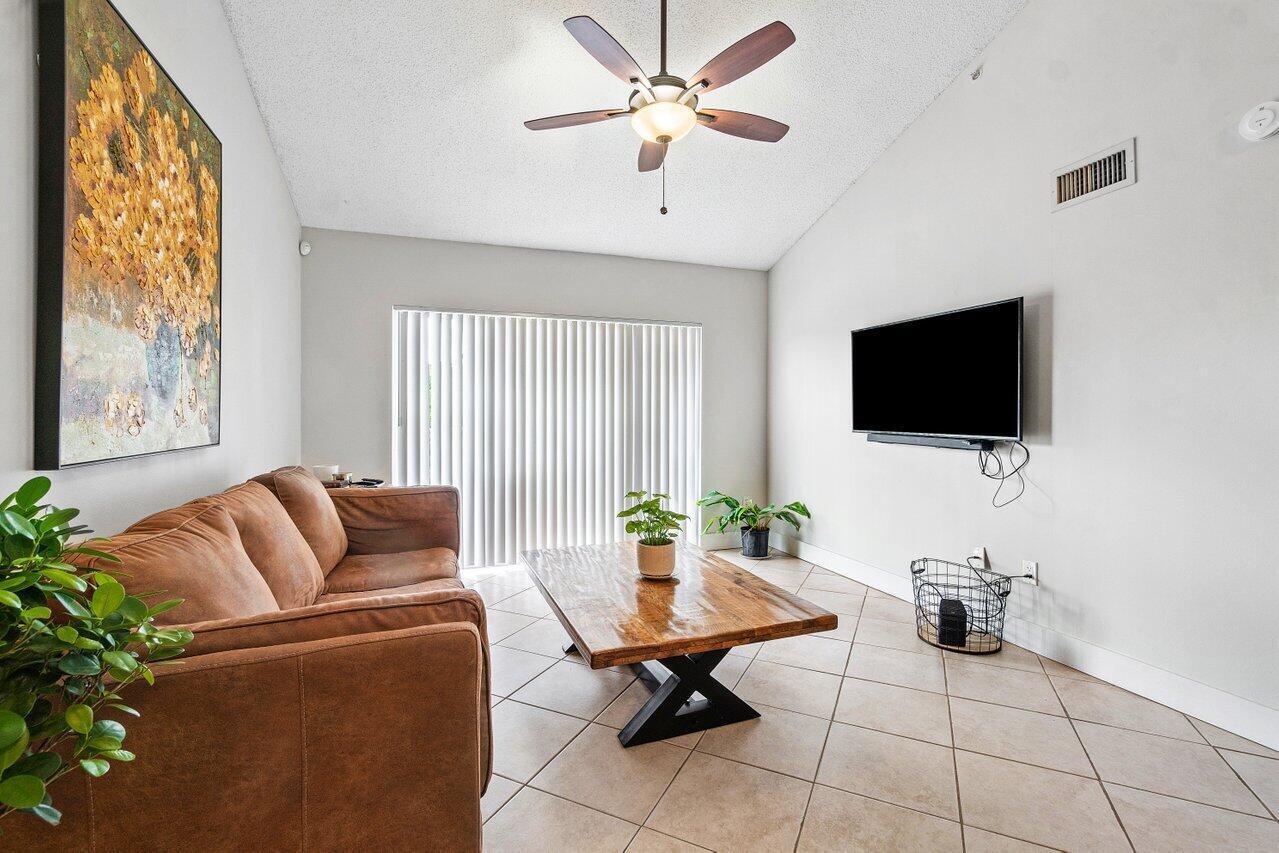 ROYAL GRAND CONDO - Residential Lease