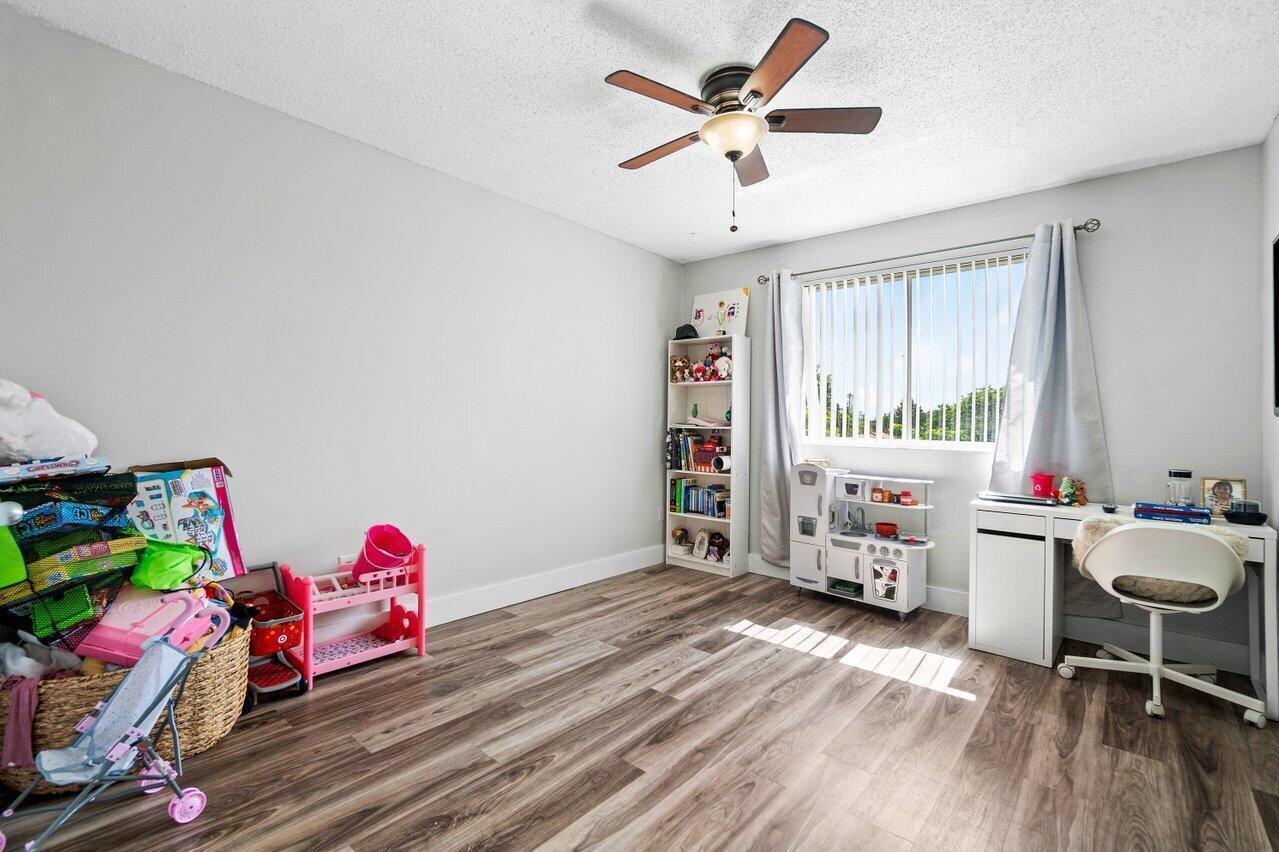 ROYAL GRAND CONDO - Residential Lease
