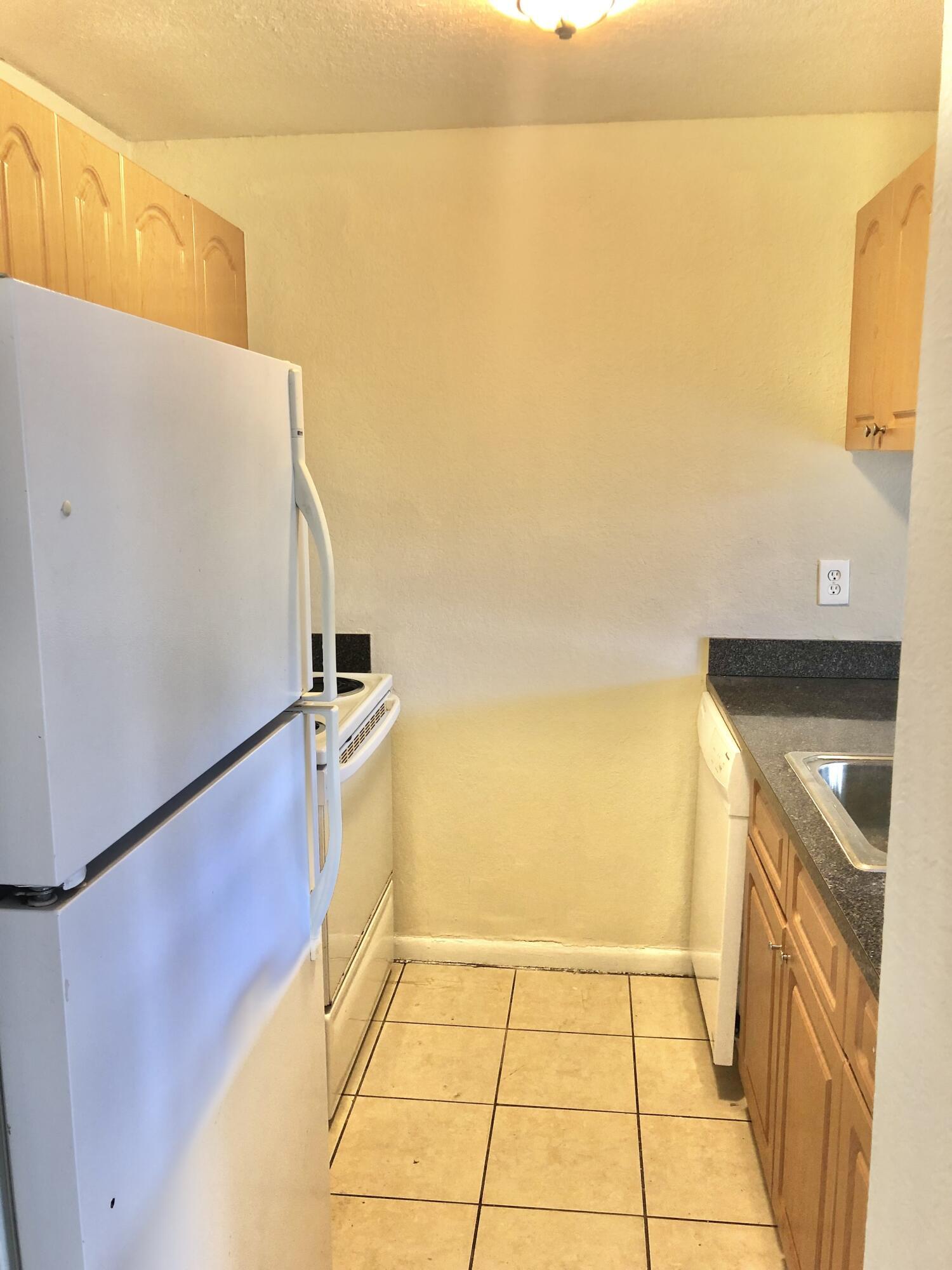 LAURELS AT SHERWOOD CONDO - Residential