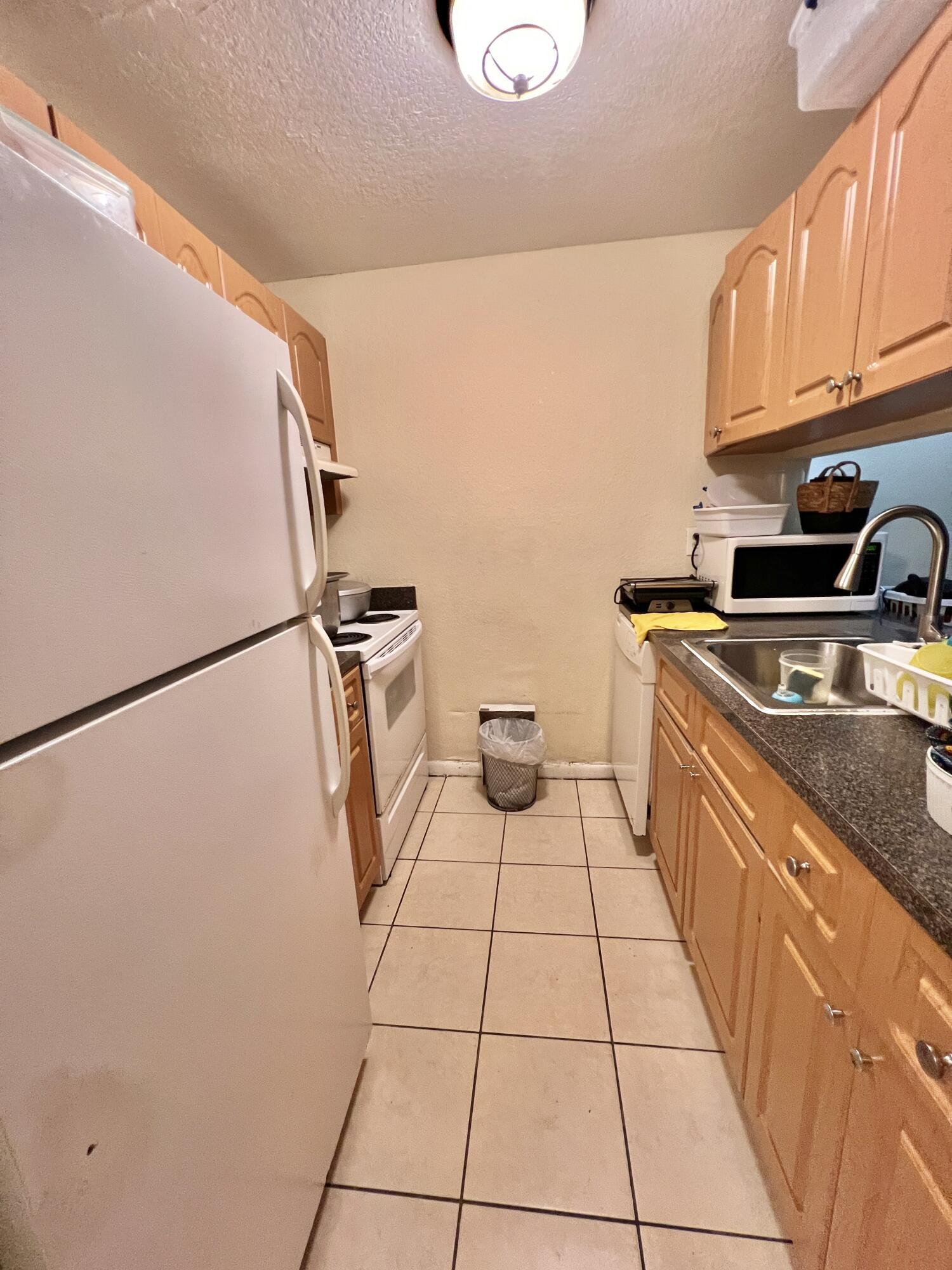 LAURELS AT SHERWOOD CONDO - Residential