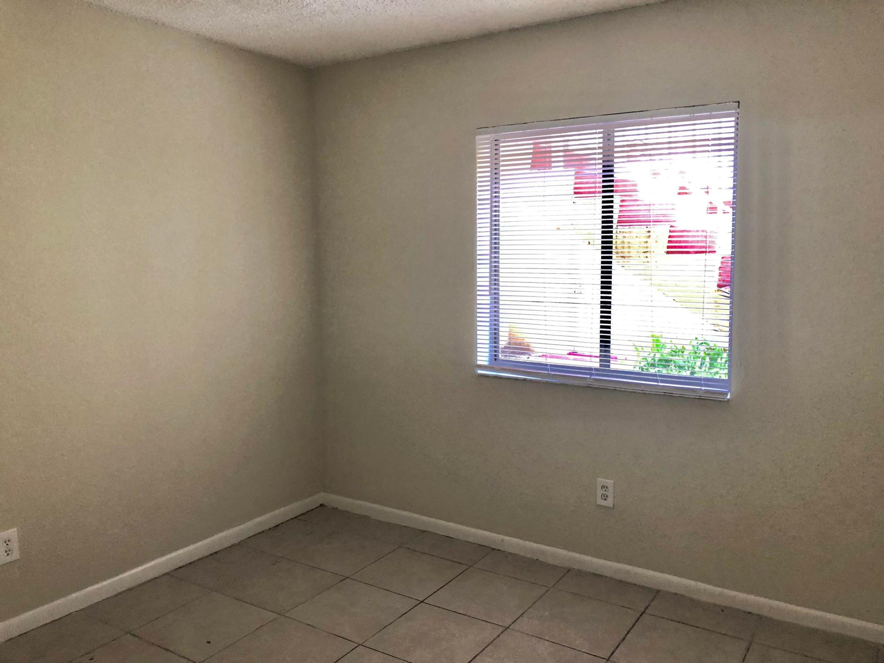 LAURELS AT SHERWOOD CONDO - Residential