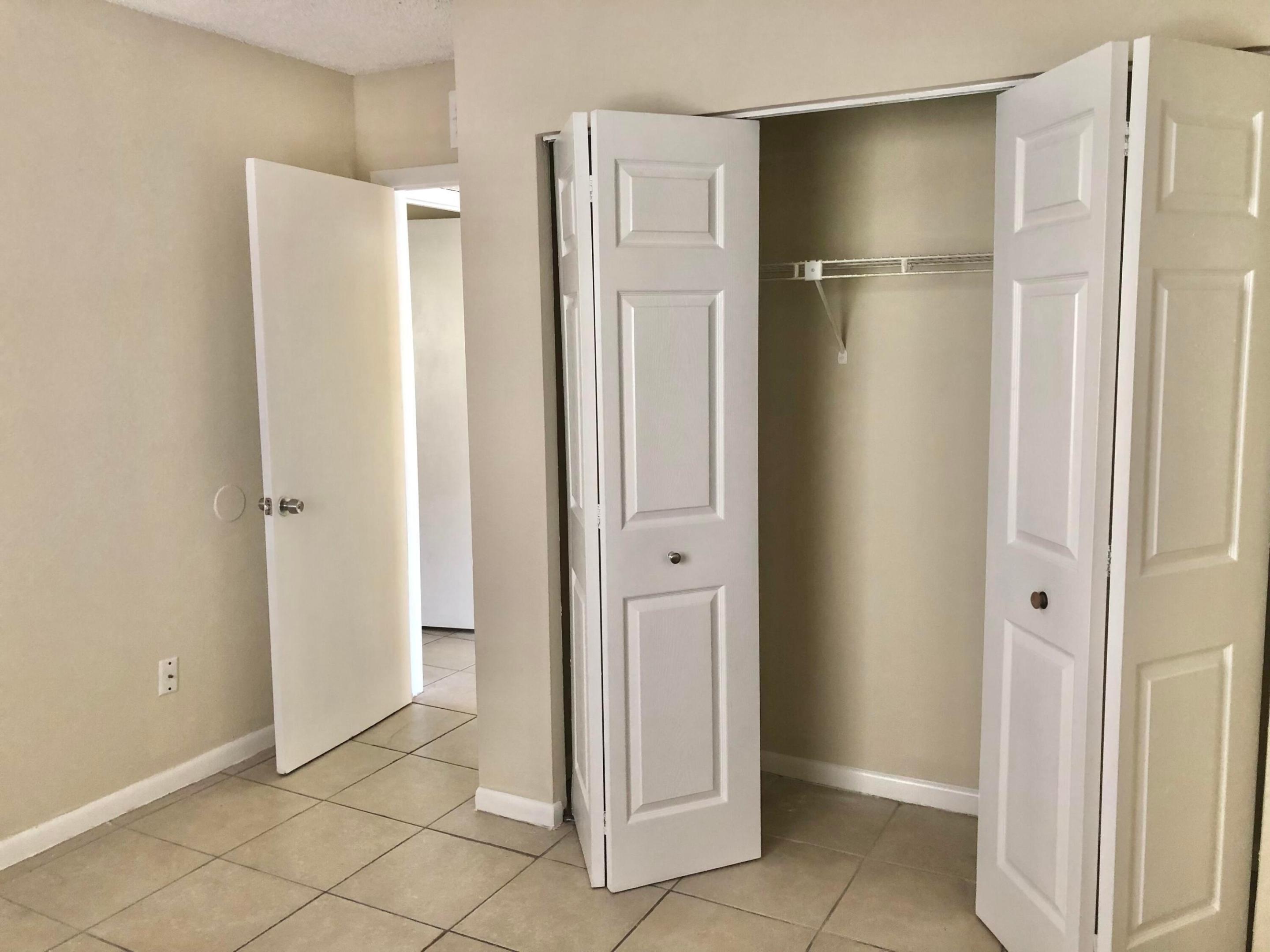 LAURELS AT SHERWOOD CONDO - Residential