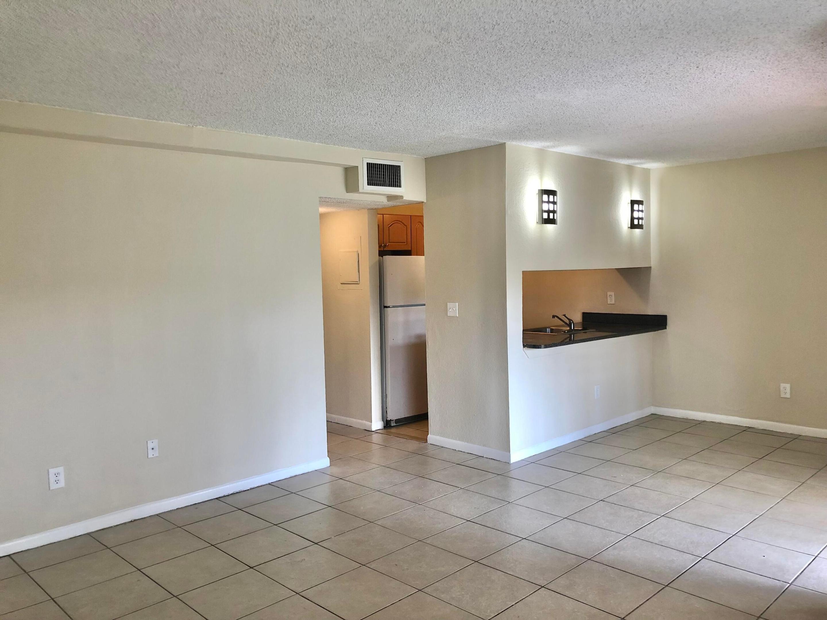 LAURELS AT SHERWOOD CONDO - Residential