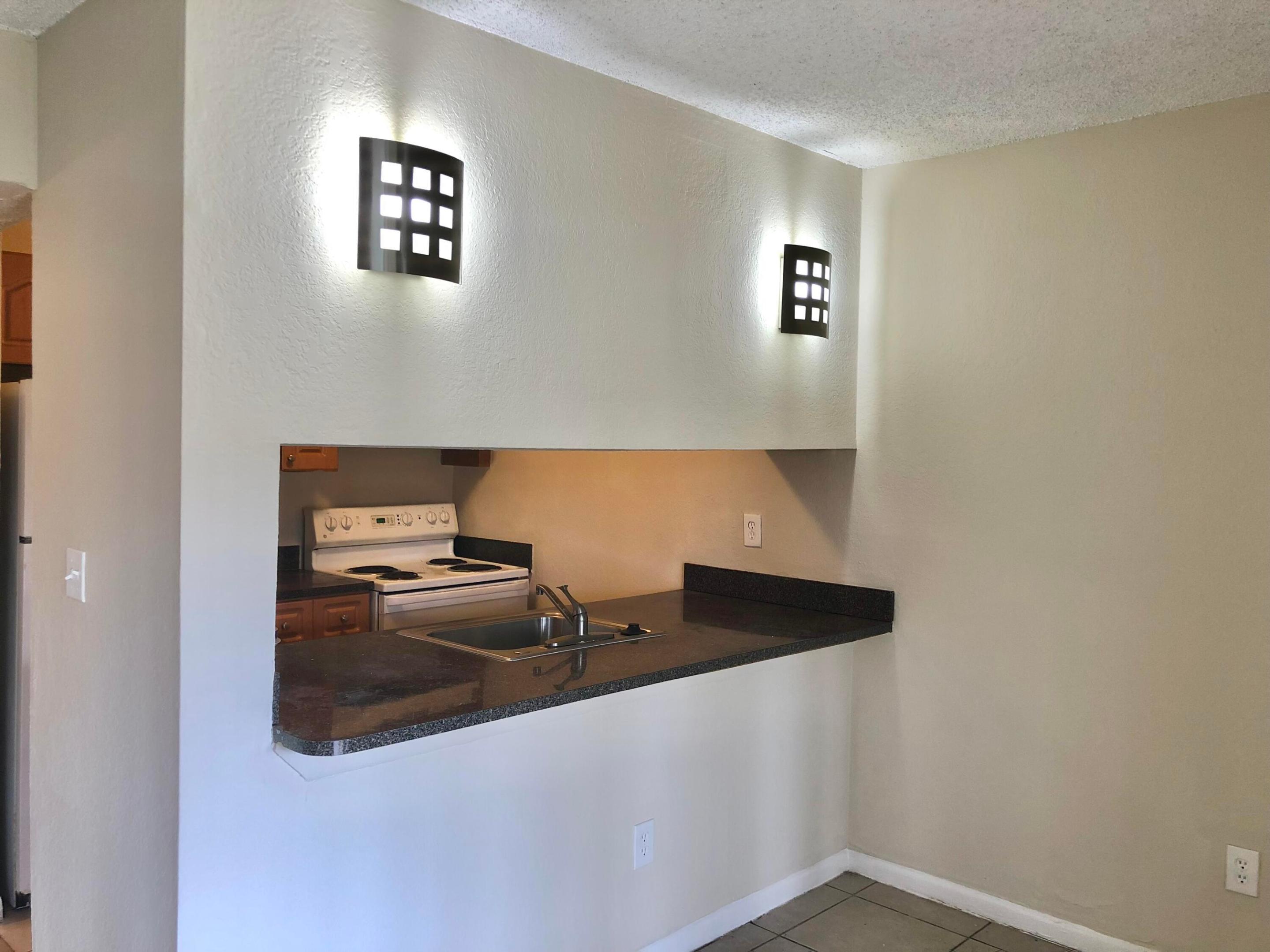 LAURELS AT SHERWOOD CONDO - Residential